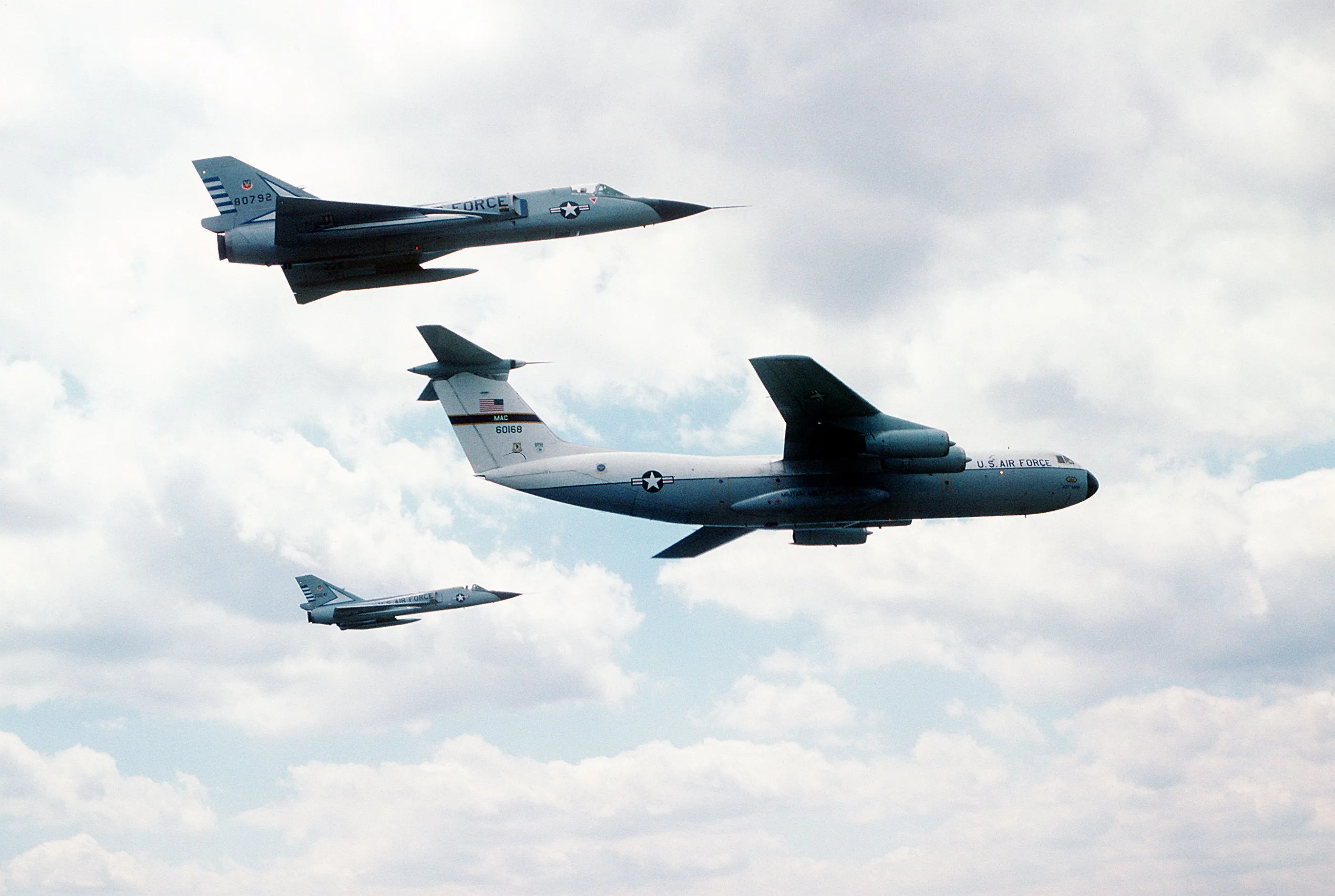 F 106 Escorting C 141A 1980.jpeg