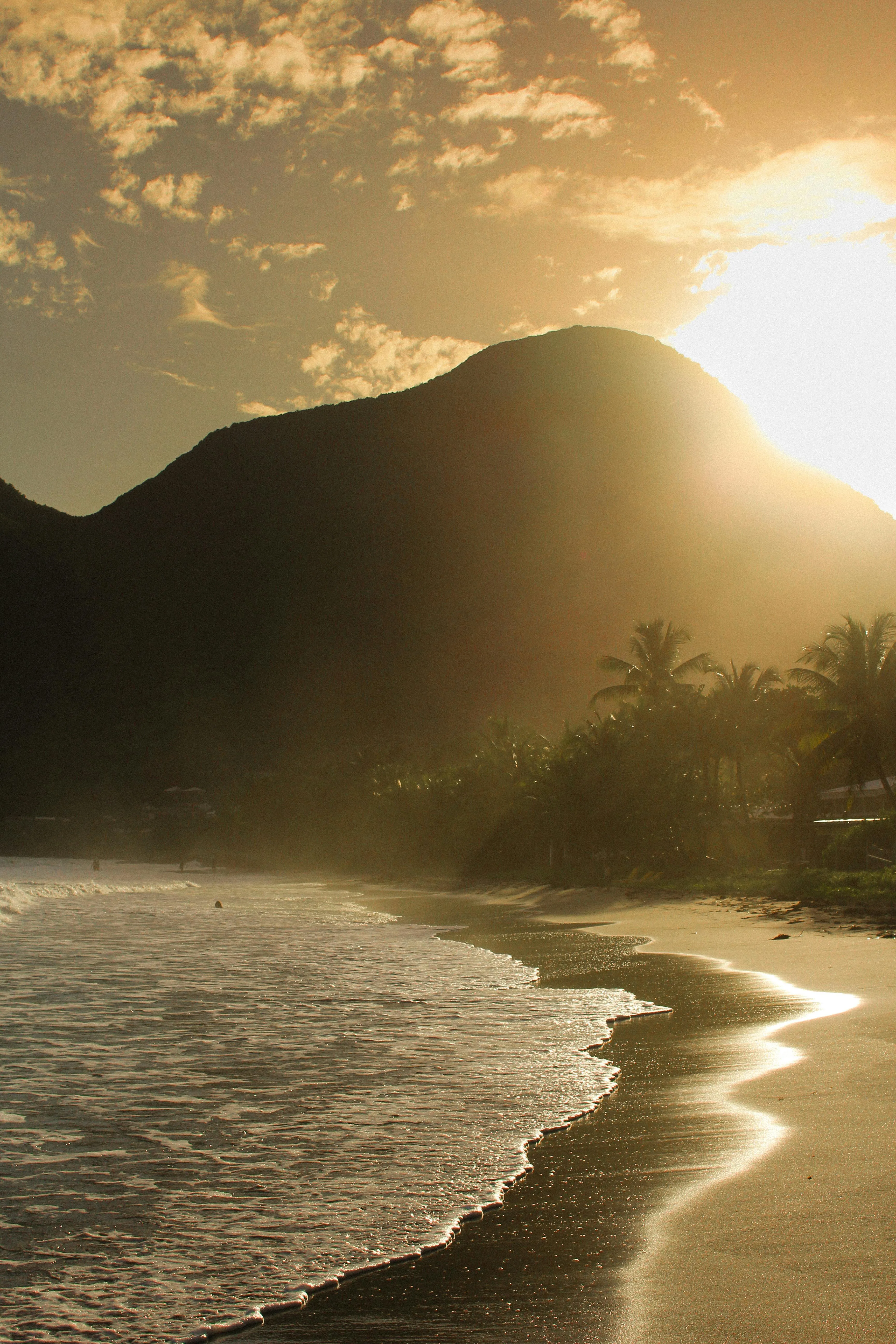 Sunlit Tropical Beach with Mountain Backdrop · Free