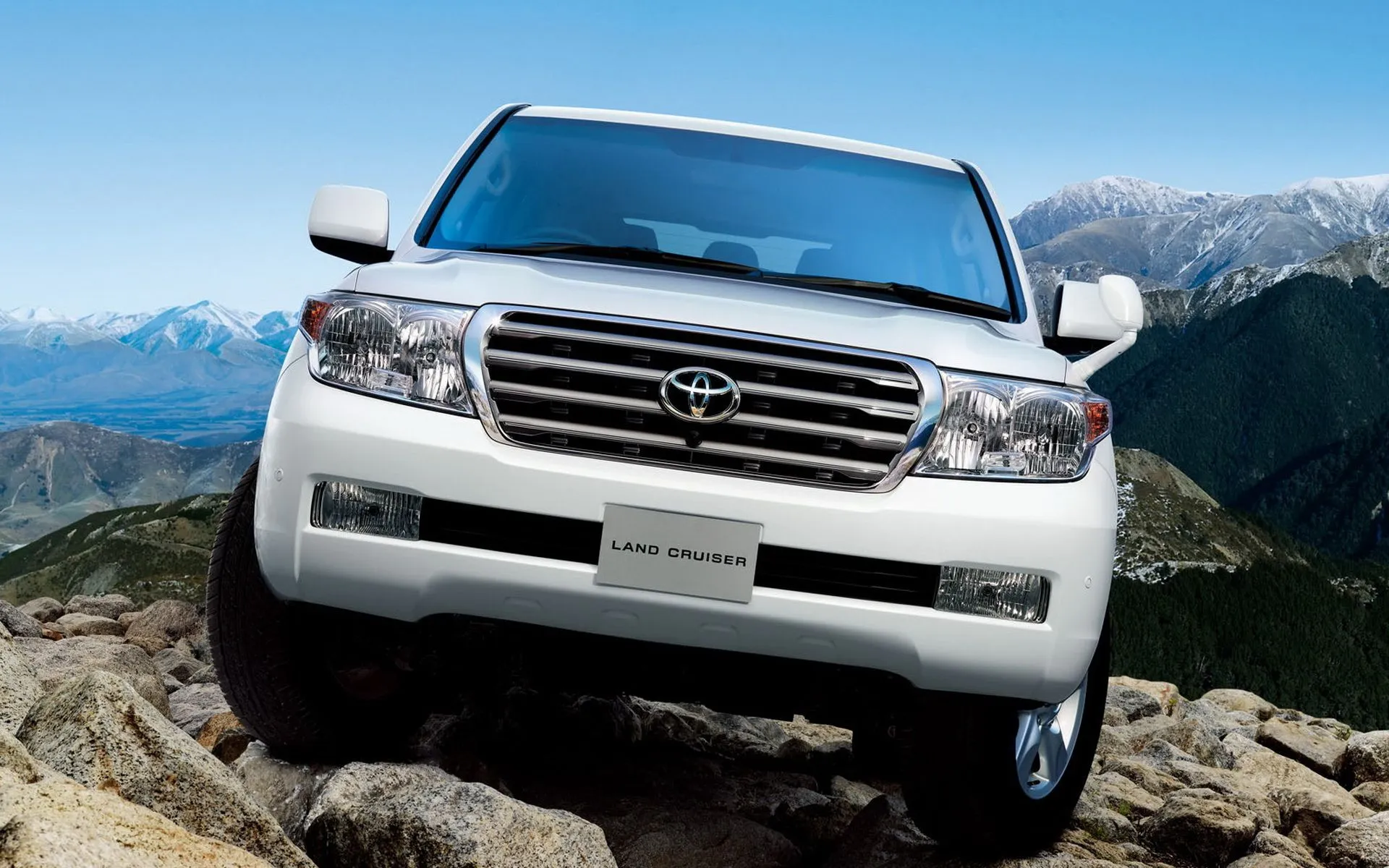 Toyota Land Cruiser 200 Desktop wallpaper 1920x1200