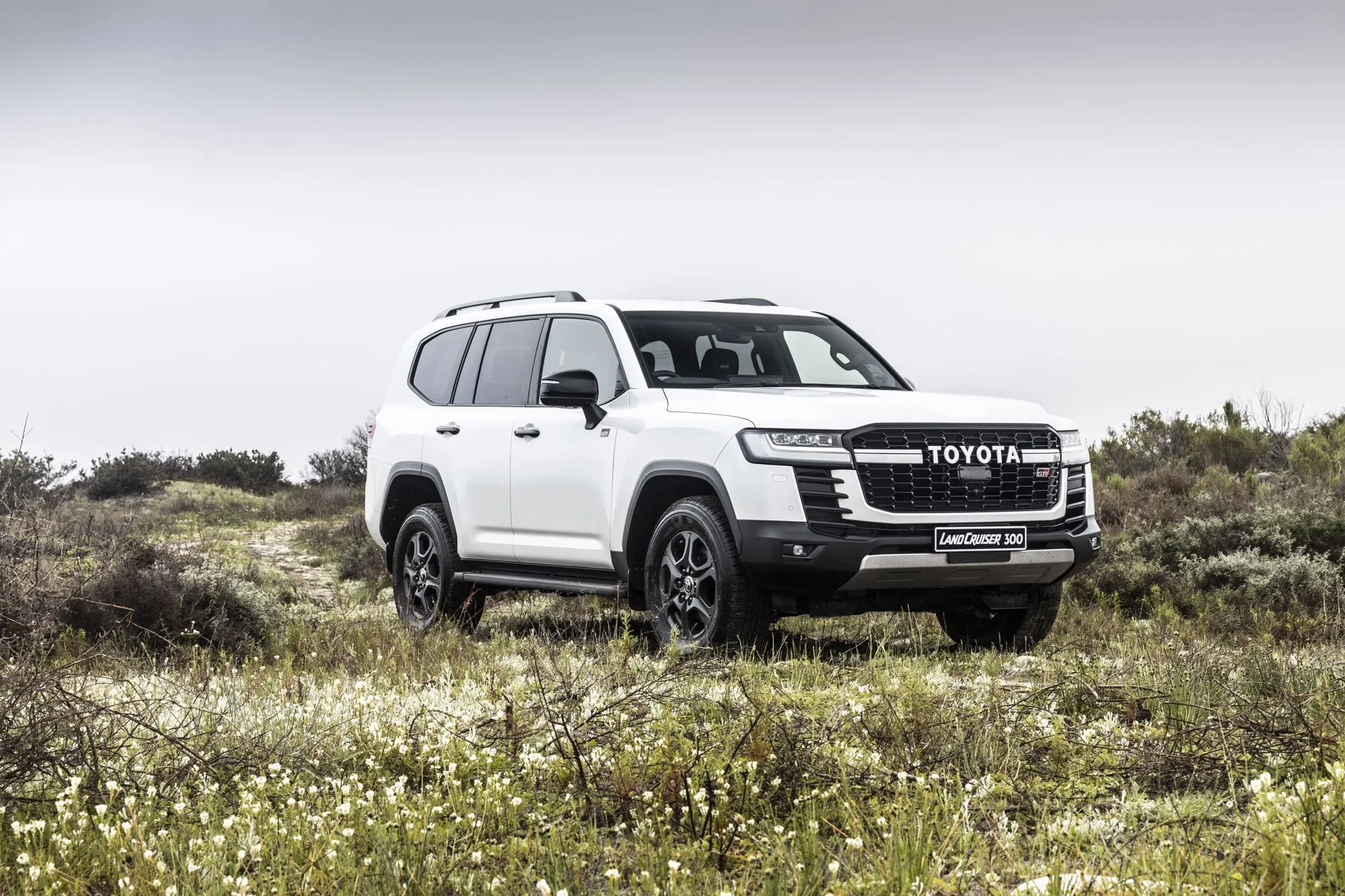 Desktop wallpaper: Toyota Land Cruiser Gr S, Vehicles, Suv, White Car, Toyota 4K free download for PC. 509685