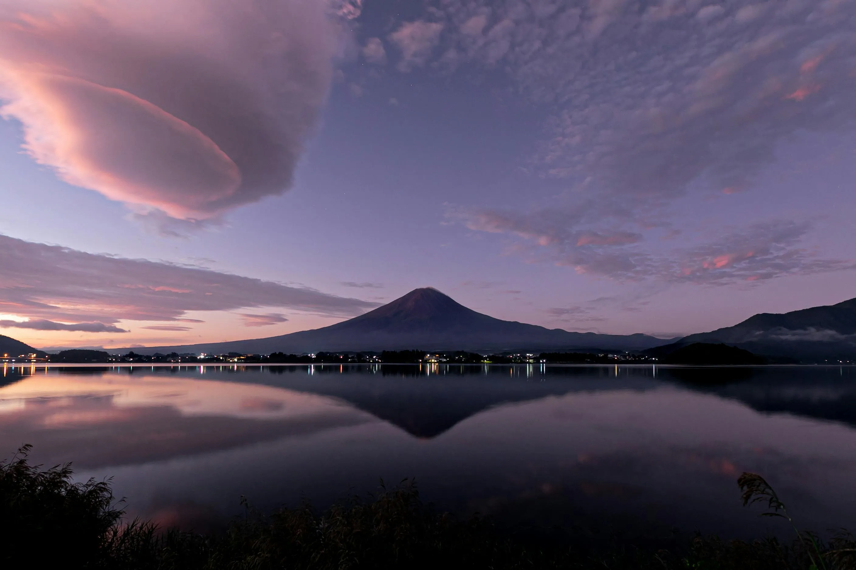 Lake Near Mountain · Free