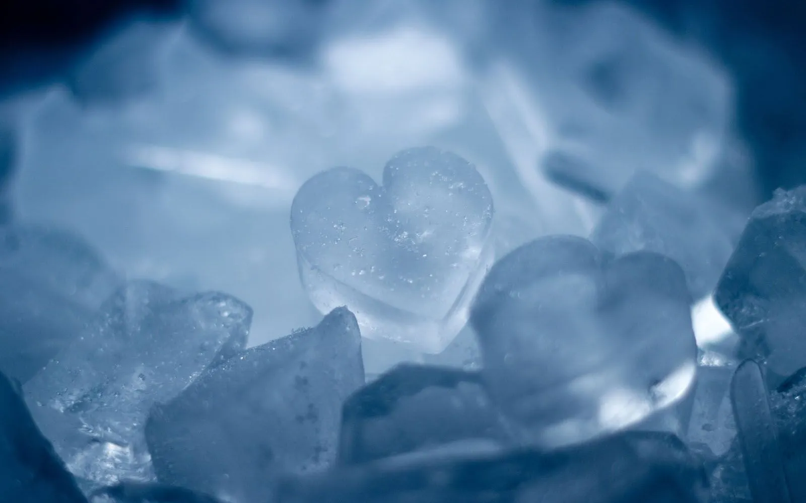 Art And Home Wallpaper HD: Crystal Hearts Wallpaper