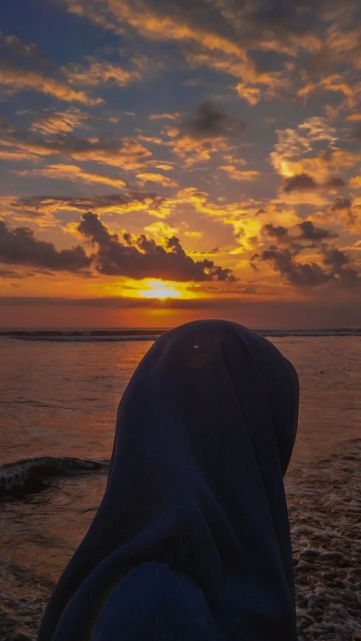 All about hijab. Wallpaper wa, Sunset girl, Sky aesthetic