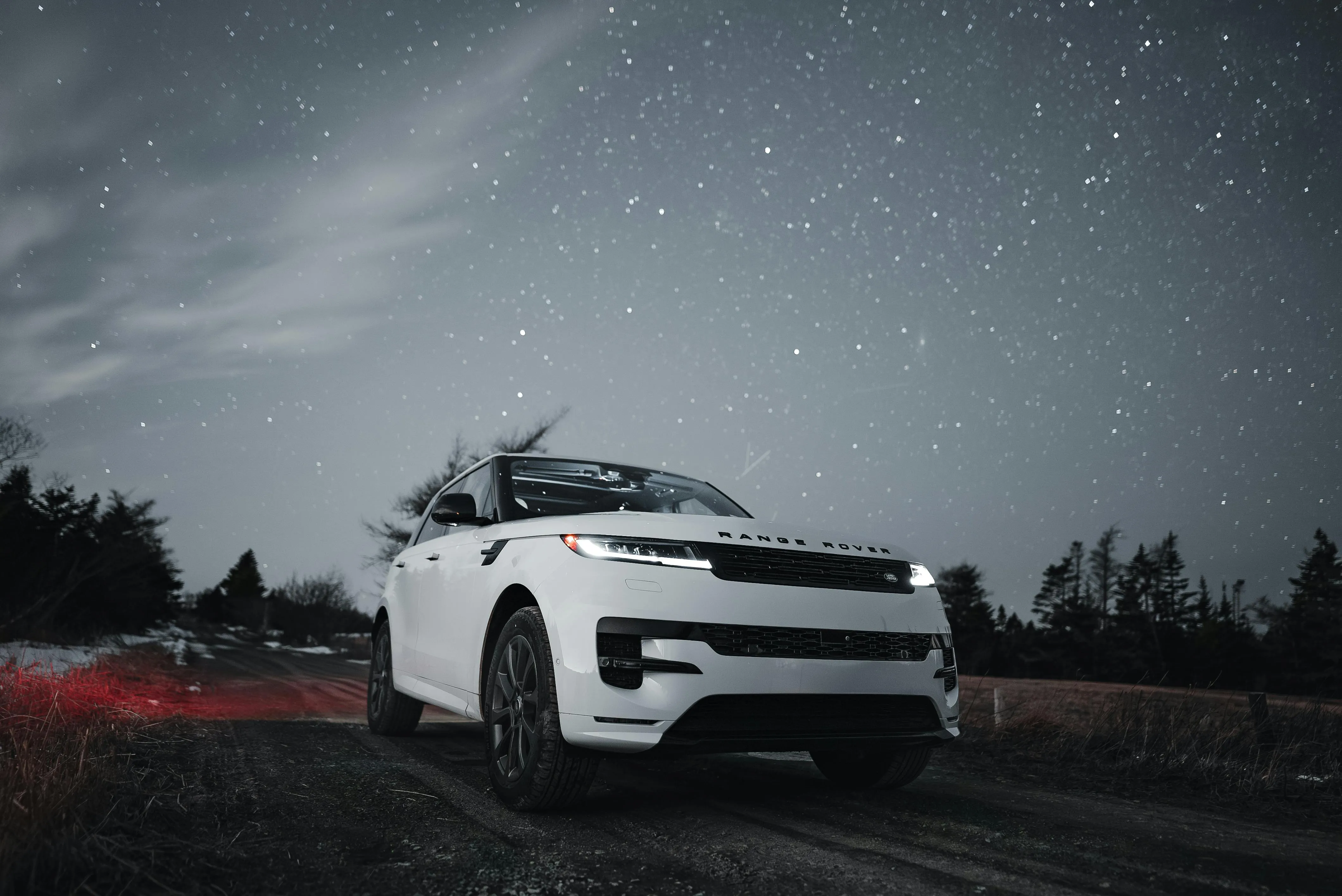 Range Rover at Night · Free