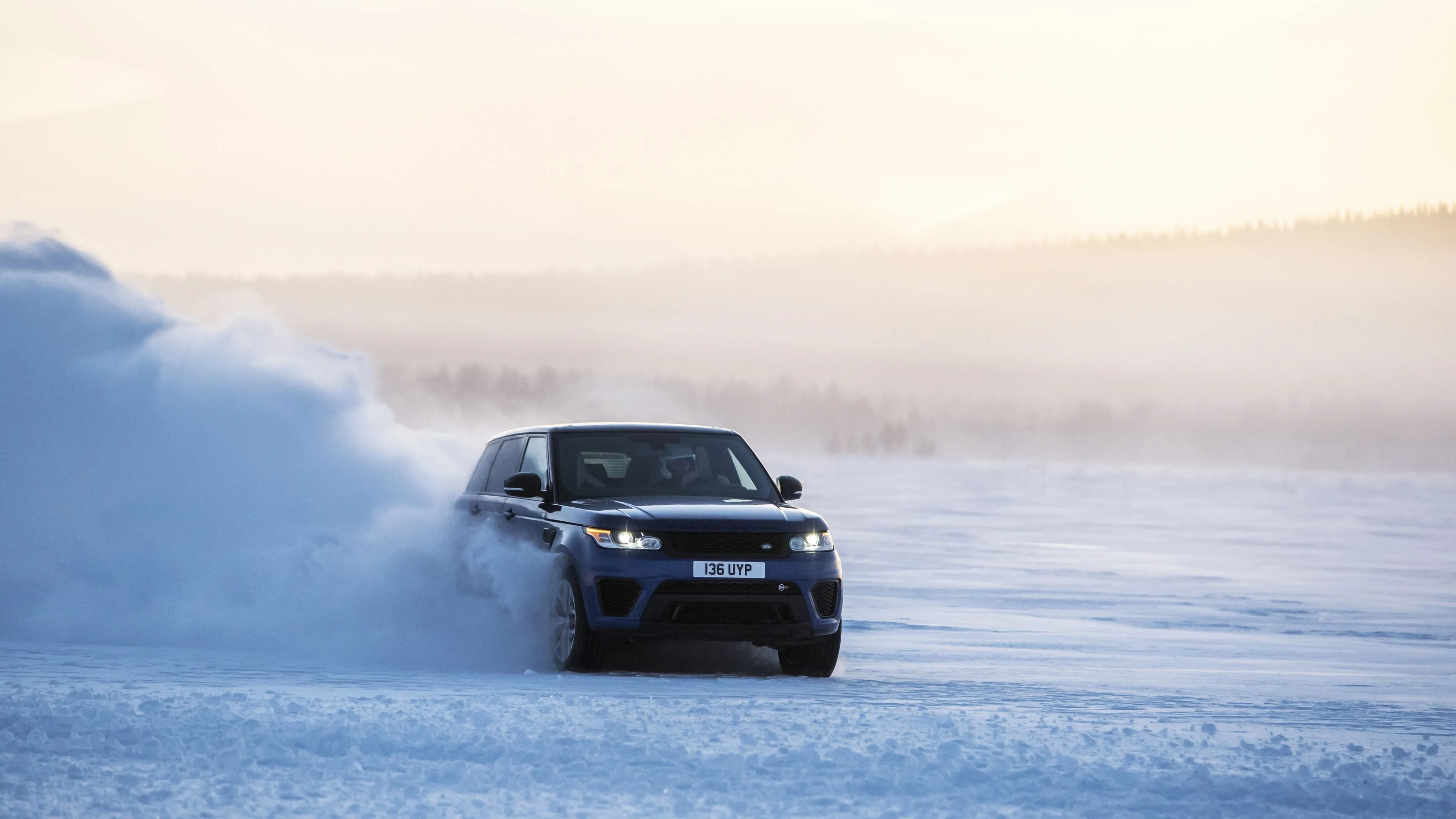Download wallpaper 3840x2160 range rover sport, range rover, car, blue, snow, winter 4k uhd 16:9 HD background