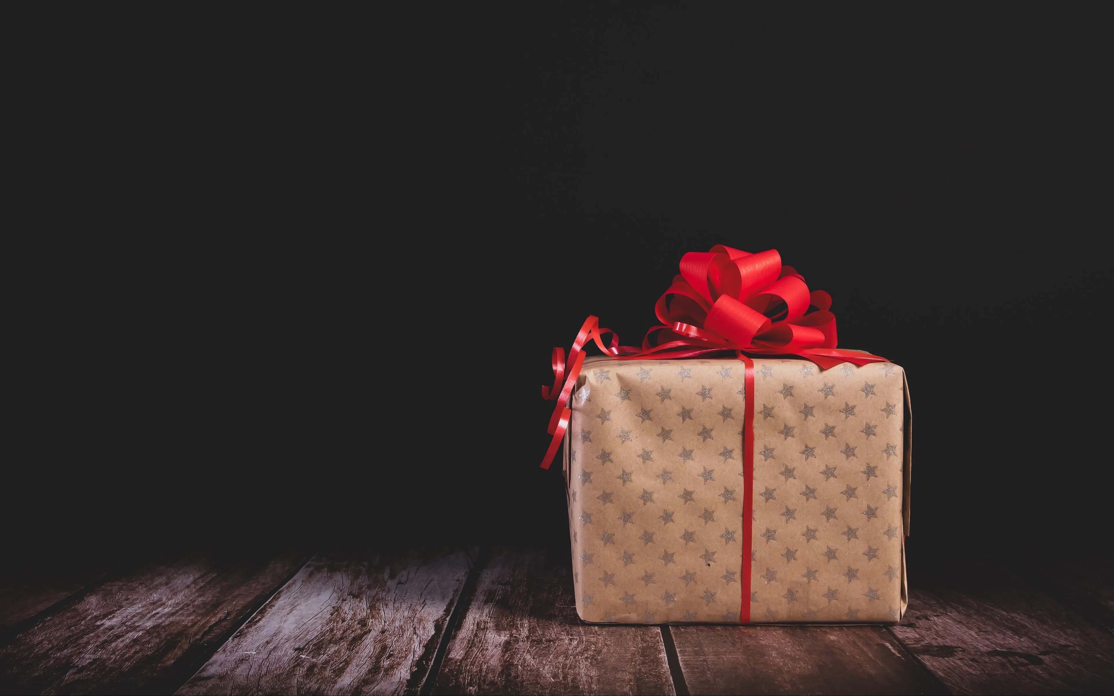 Download wallpaper 3840x2400 gift, box, bow, holiday 4k ultra HD 16:10 HD background
