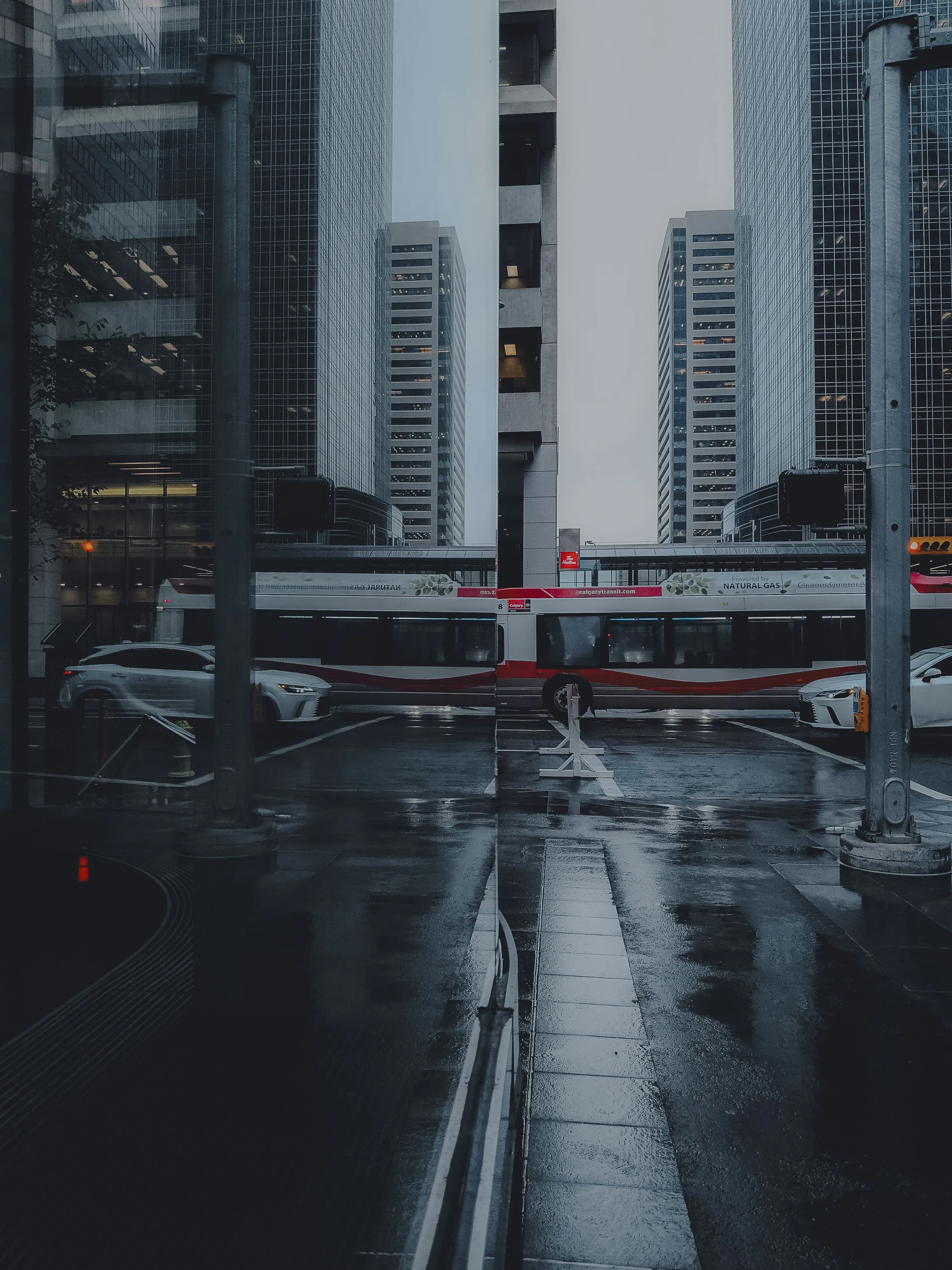 Rainy Day Street Photography on the OPPO Reno12 Pro
