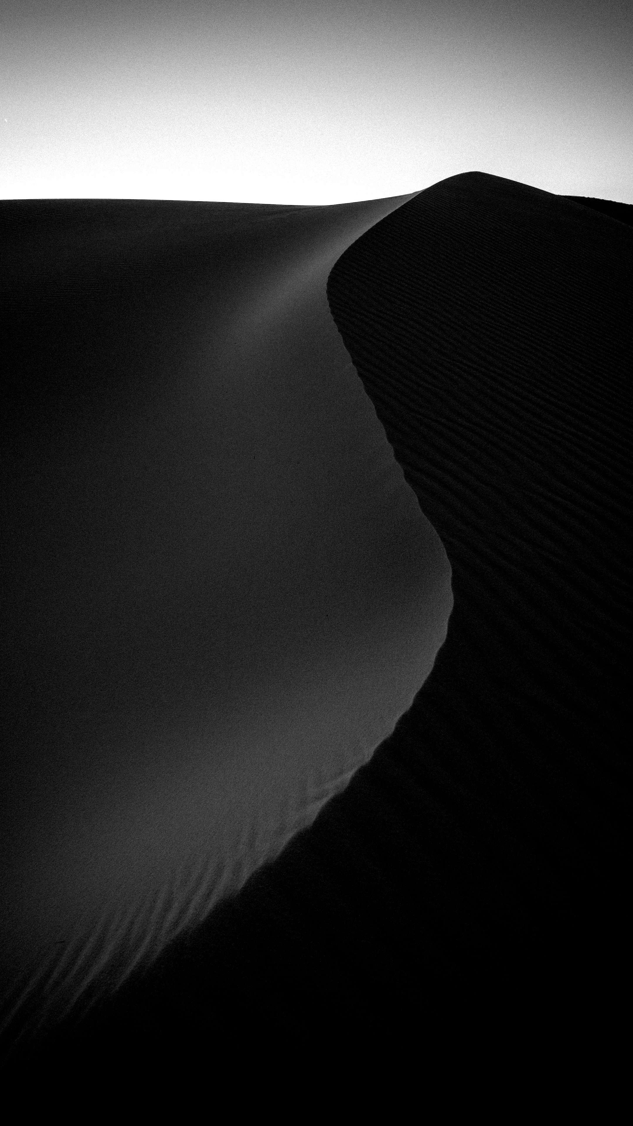 Black Sand 4K Phone Wallpaper