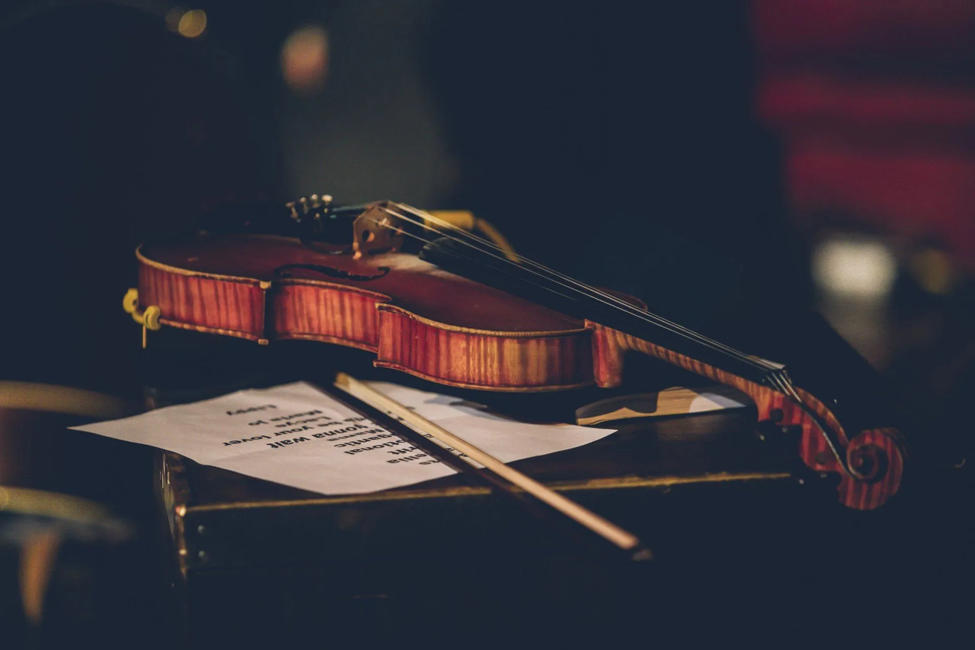 HD Violin Melody: Elegant Instrument and Music Wallpaperx1365