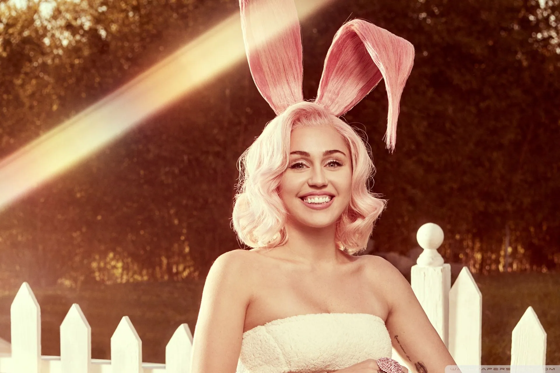 Miley Cyrus Cute 4K UHD Wallpaper for UltraHD Desktop and TV, Widescreen and UltraWide Display, Smartphone and Tablet Devices