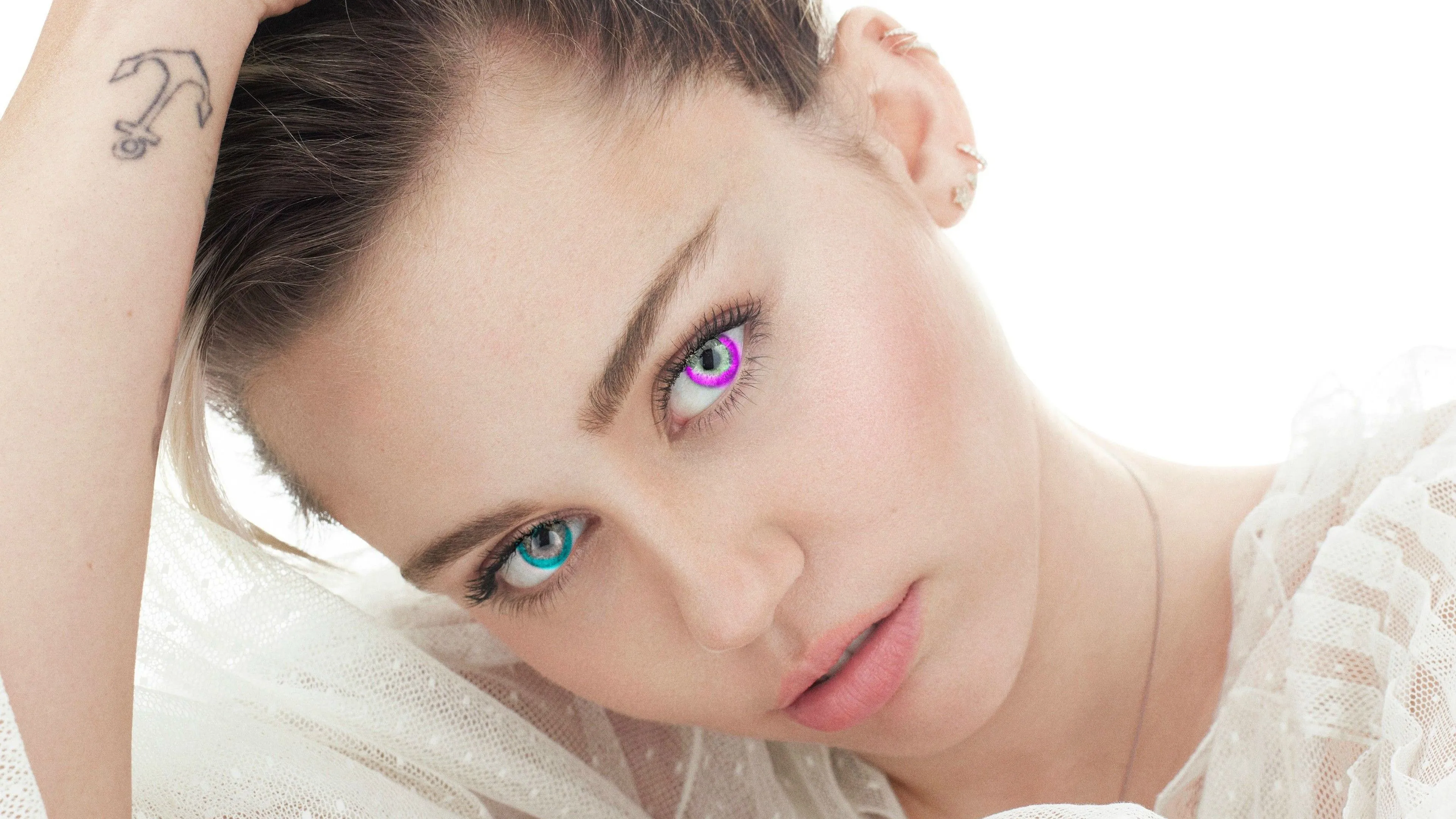 Miley Cyrus Heterochromia Singer 4K Wallpaper HD