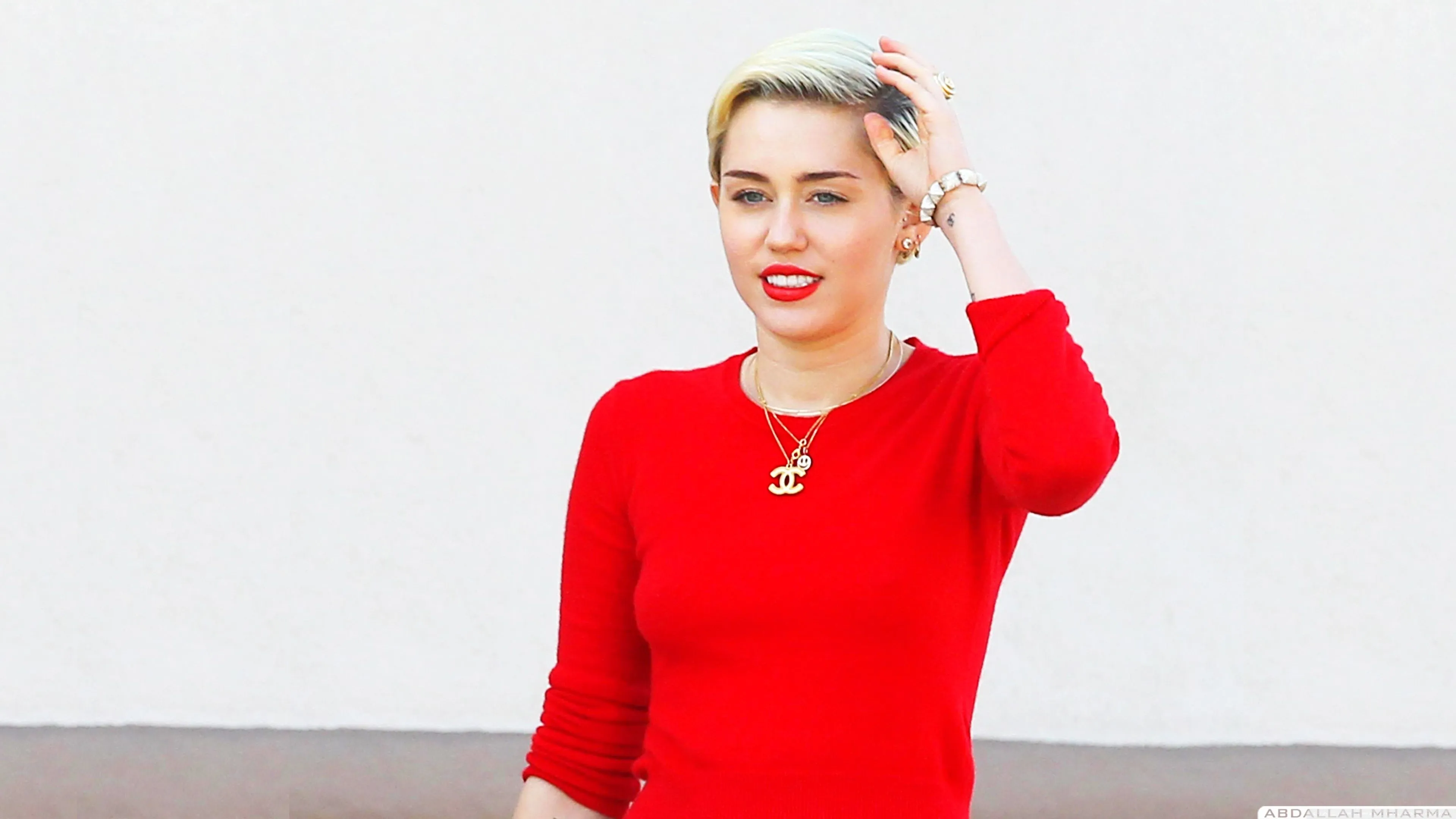 miley cyrus 4K UHD Wallpaper for UltraHD Desktop and TV