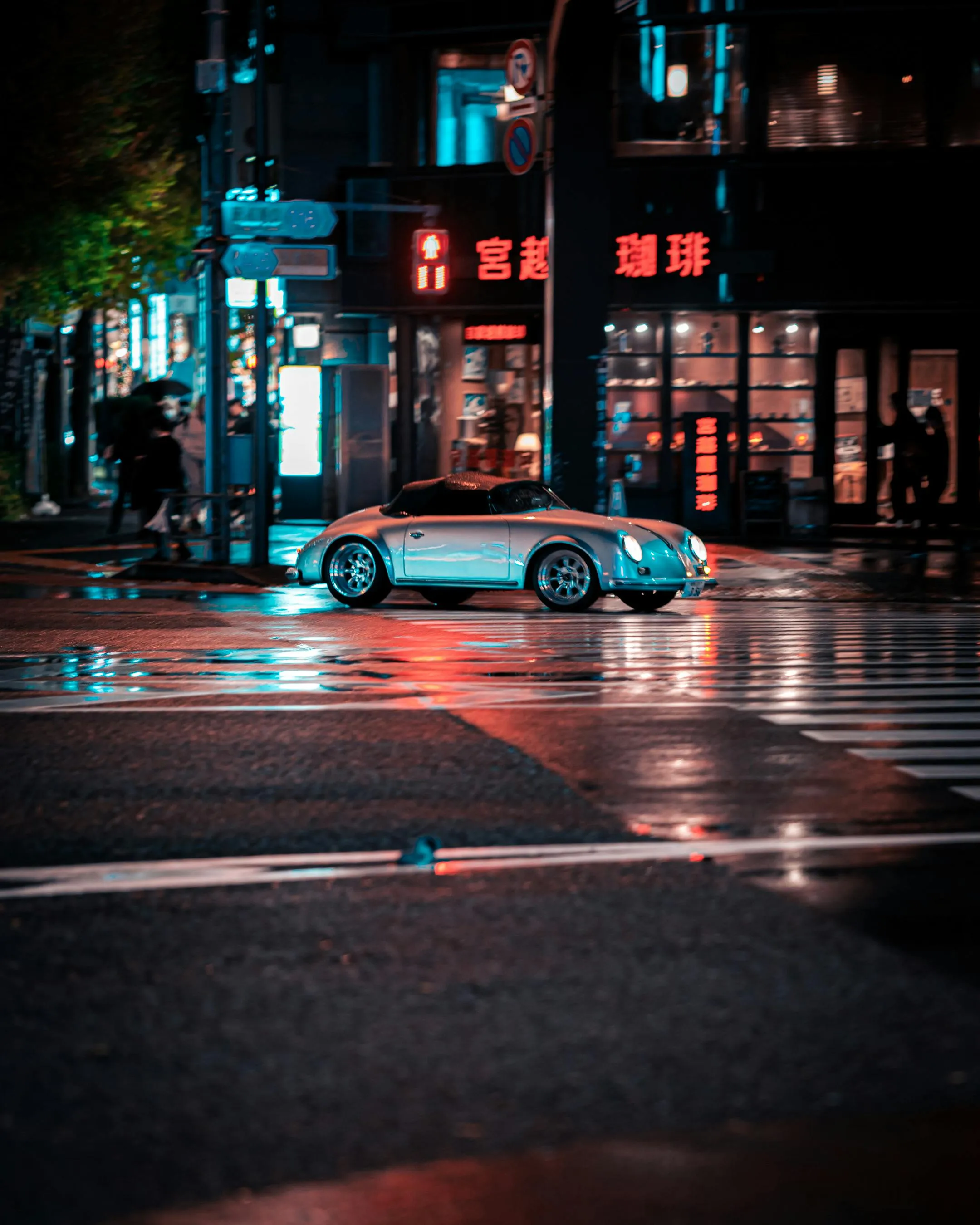 Vintage Car on Rainy Night in Kamakura, Japan · Free
