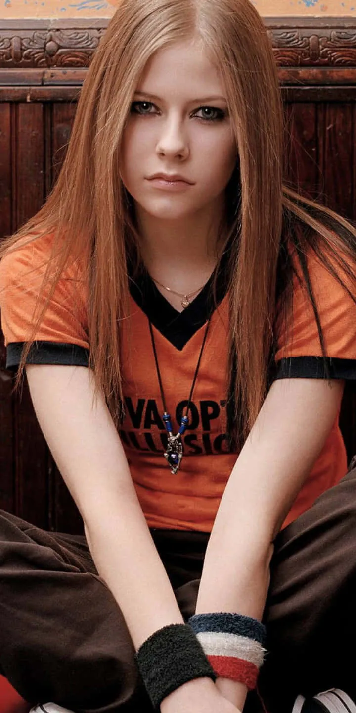Download Avril Lavigne rocking her signature edgy look
