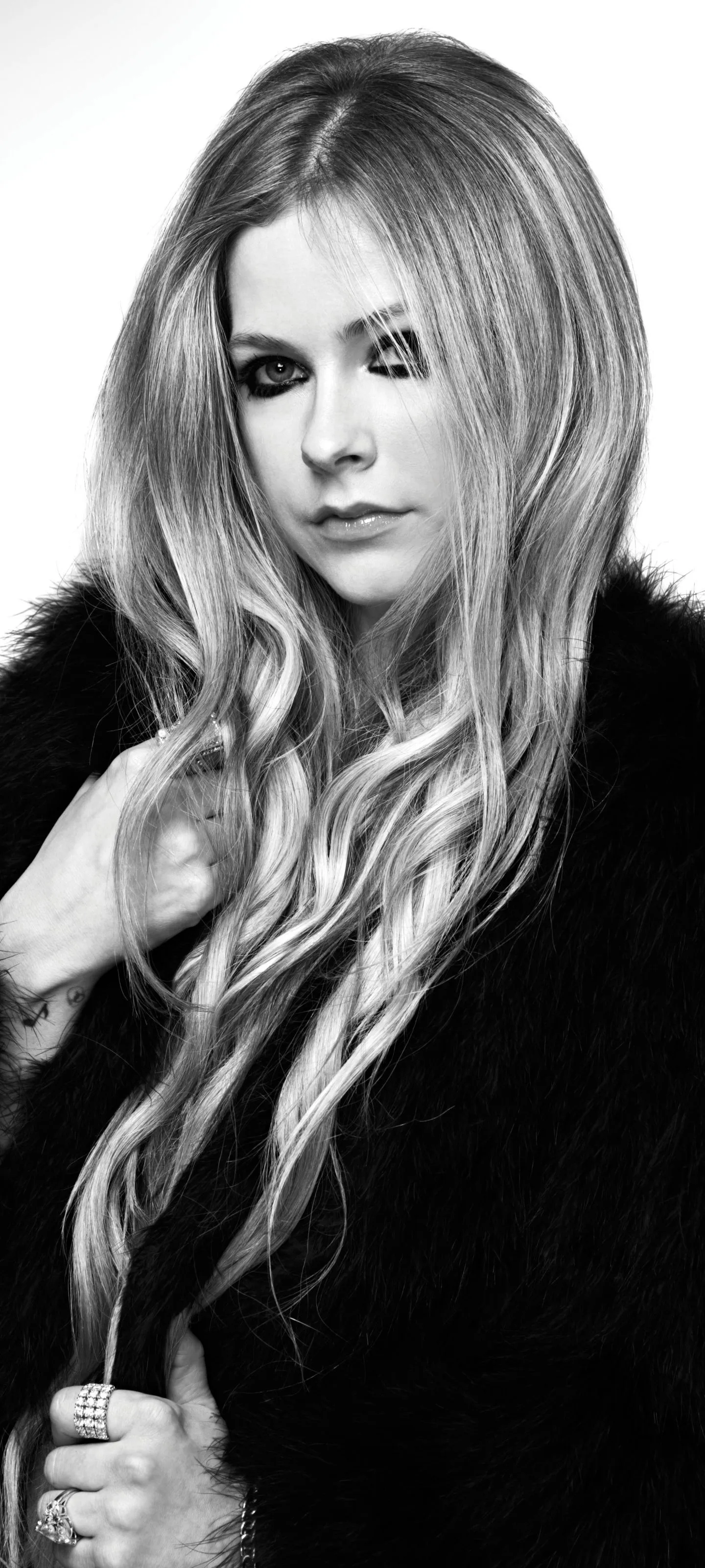 Phone wallpaper: Music, Avril Lavigne, Singer, Canadian, Long Hair, Monochrome 1419825