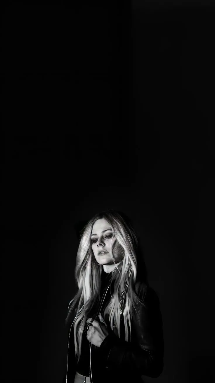 Avril Lavigne Phone Wallpaper 4K