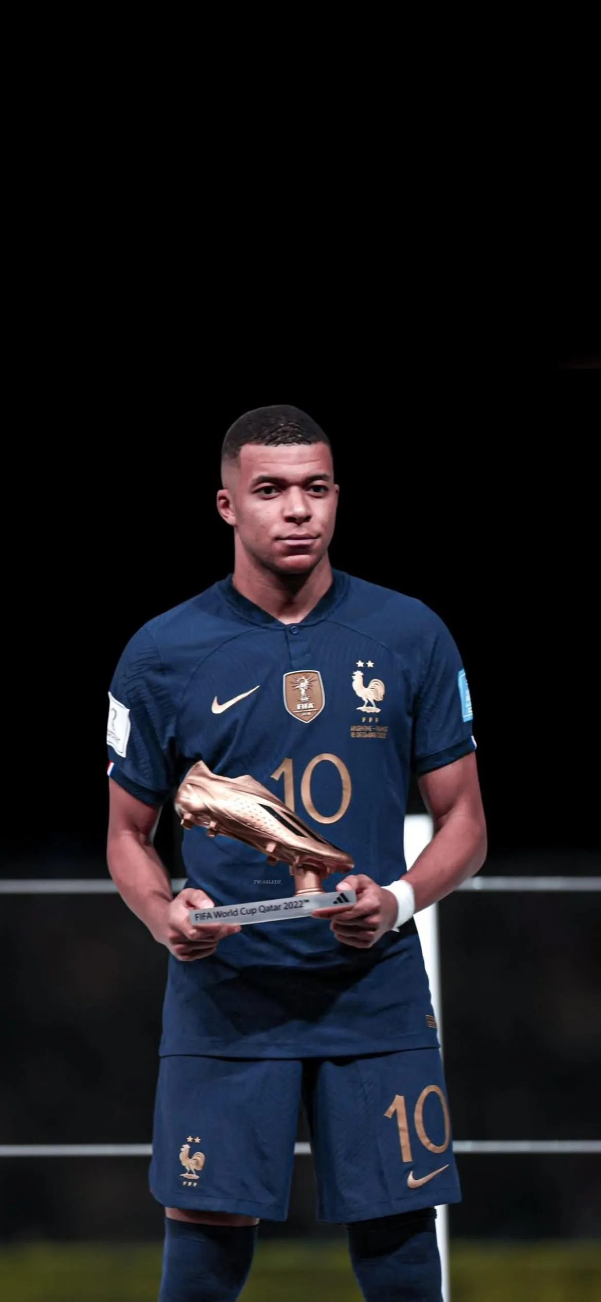 Mbappé with 2022 World Cup Golden Boot Football Wallpaper