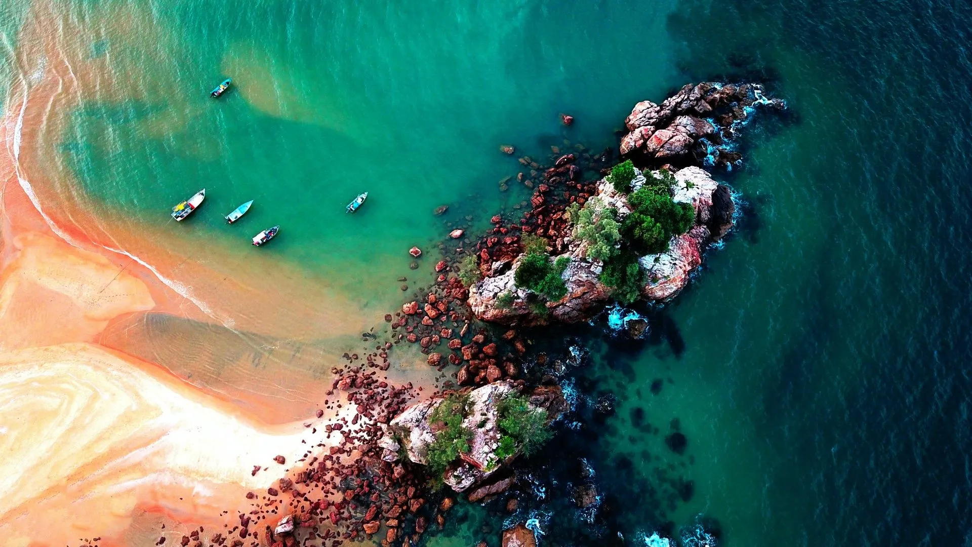 Island Wallpaper 4K, Beach, Ocean blue, Boats