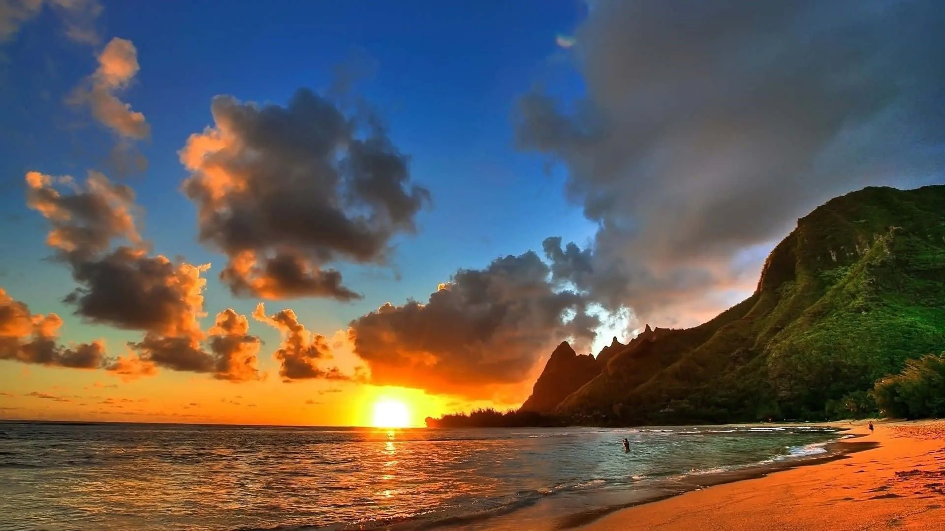 Download Enjoy the beauty of a peaceful evening beach sunset Wallpaper