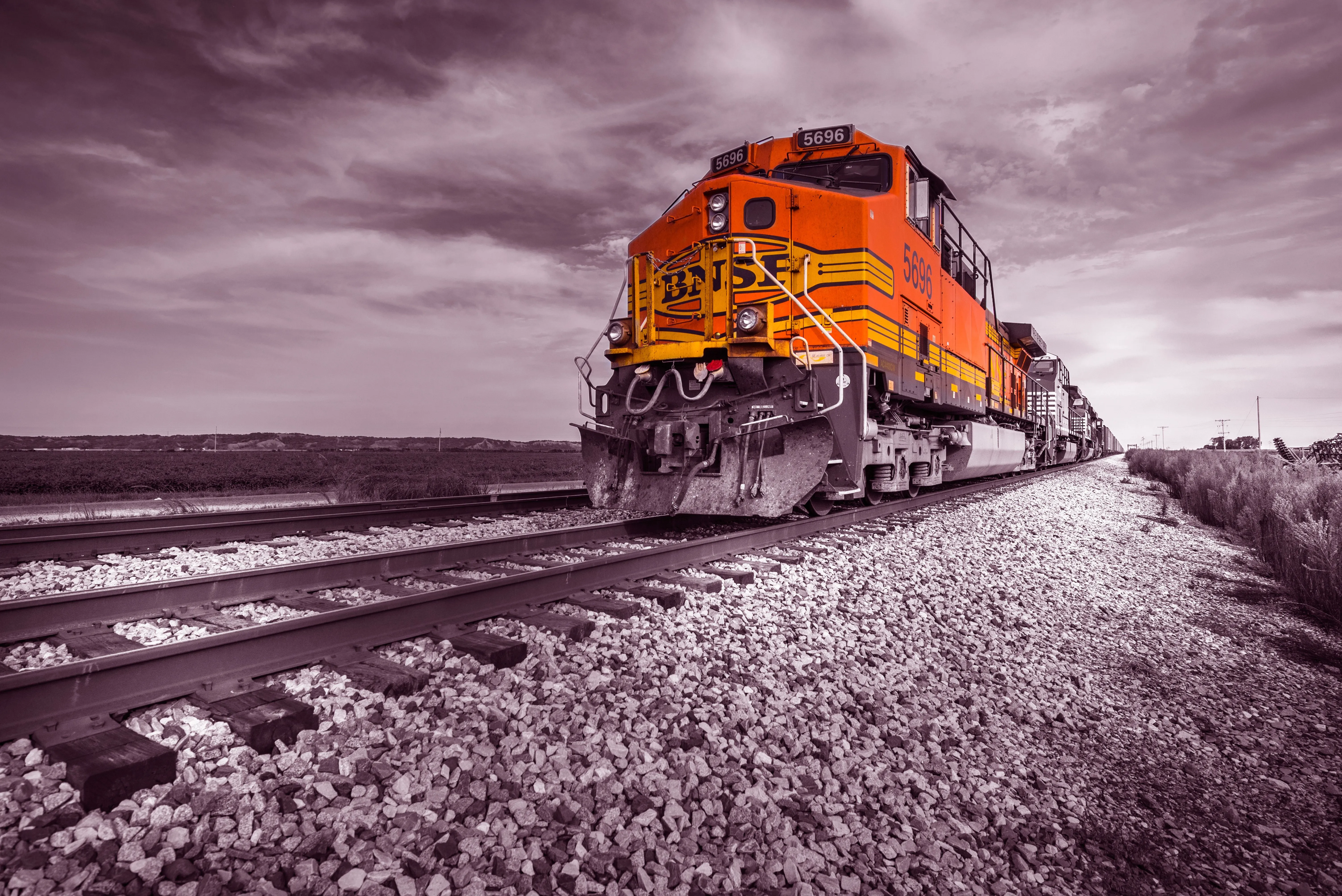 4K Ultra HD Locomotive Power: Mighty Train on the Tracksx4016
