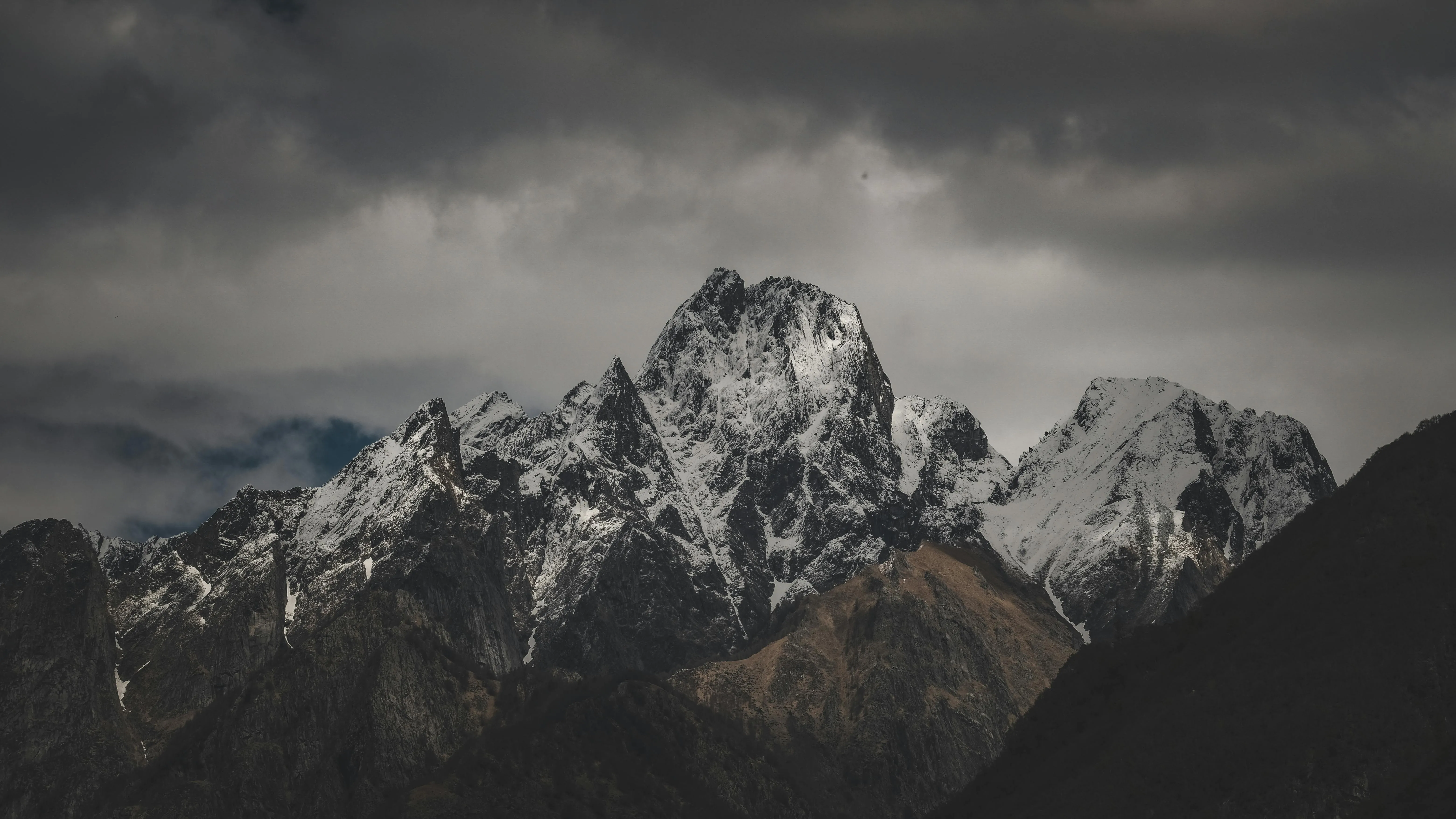 Cloud over Mountains Peaks · Free