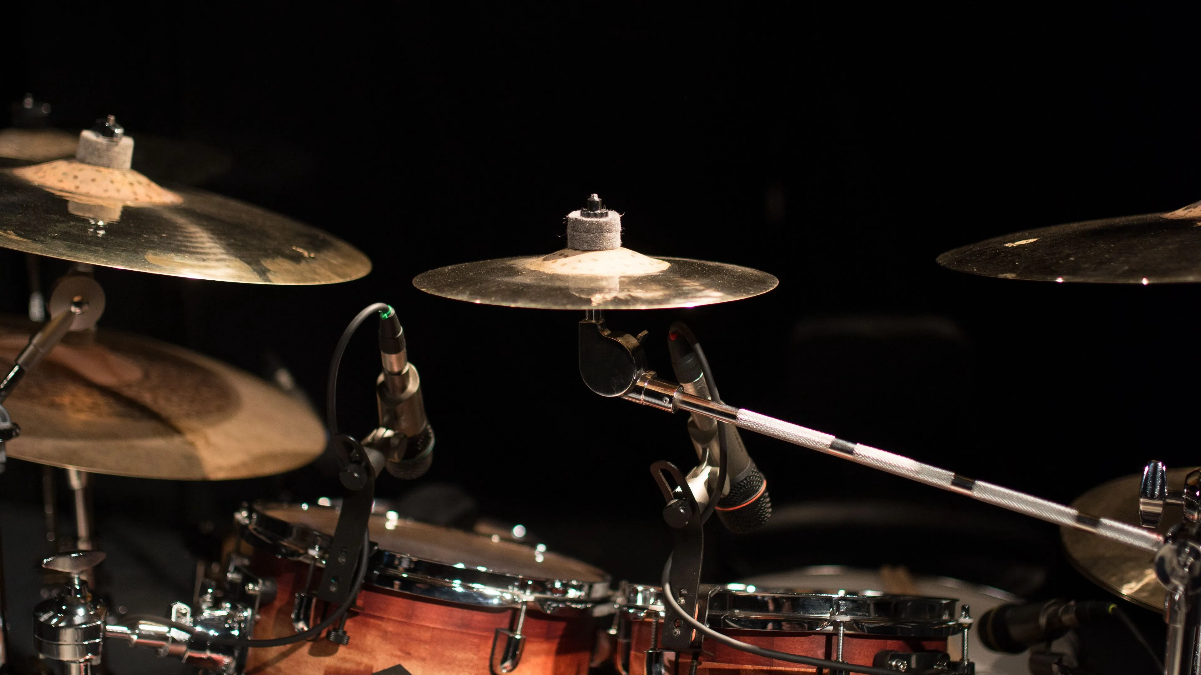 Download wallpaper 3840x2160 drums, musical instrument, installation, music 4k uhd 16:9 HD background