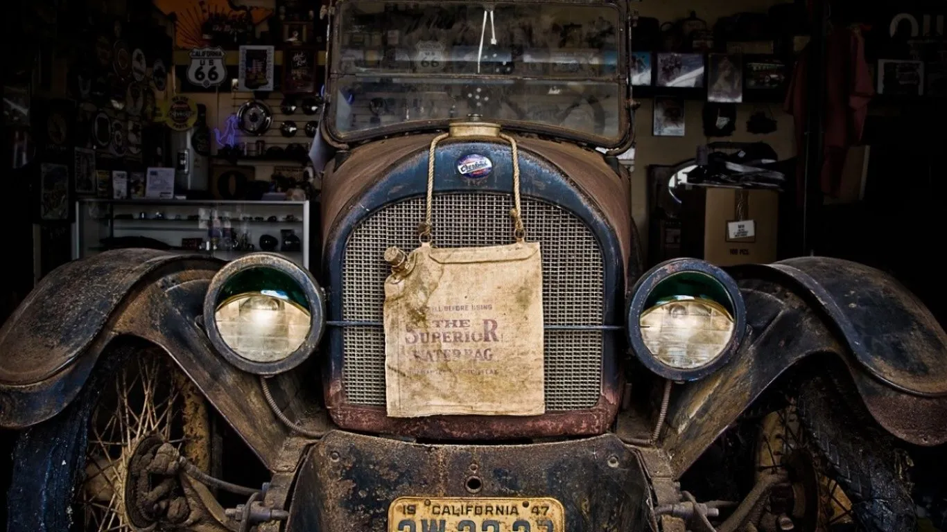Old car Desktop wallpaper 1366x768