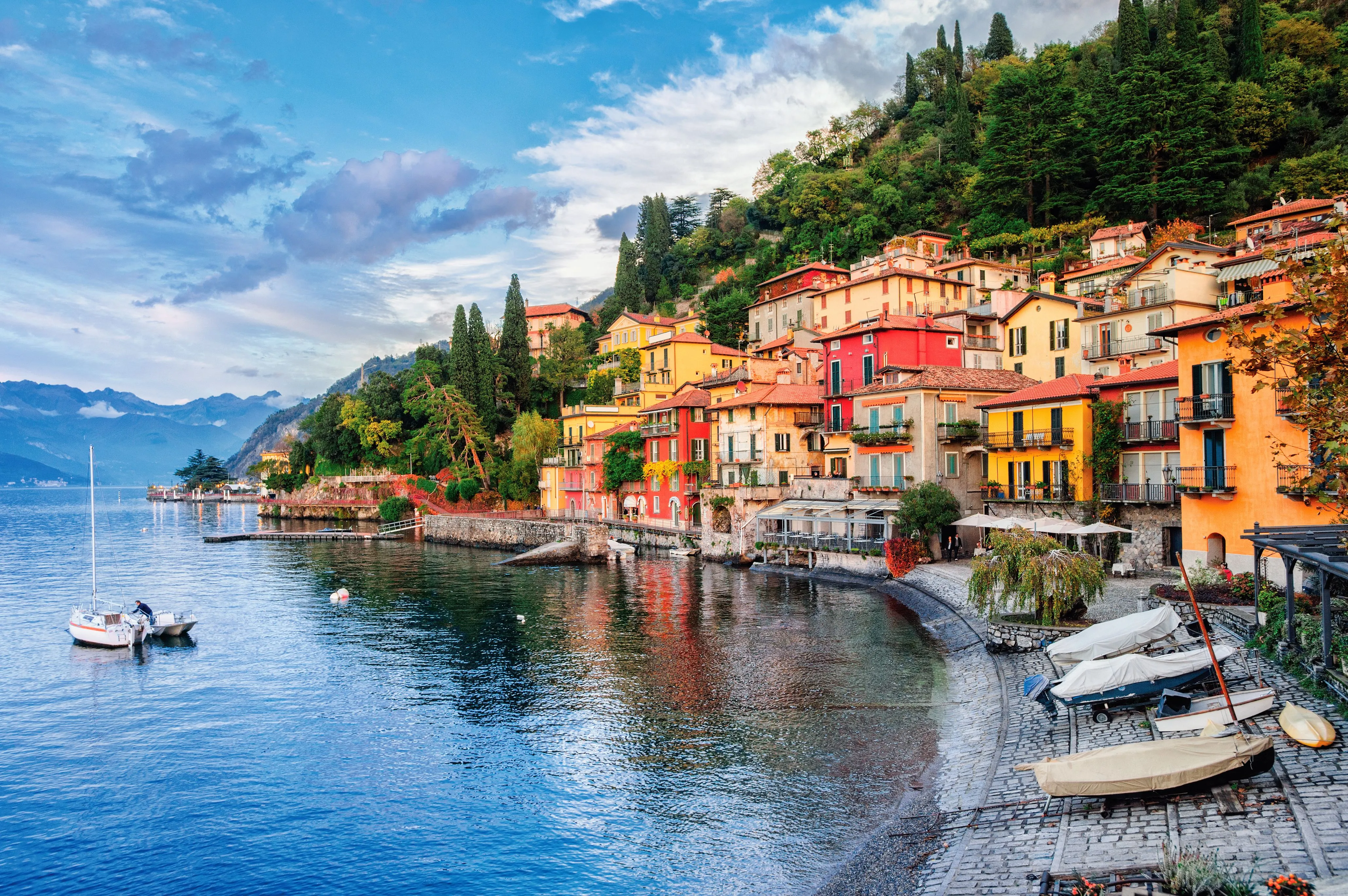 Lake Como Village Charm: Stunning 4K Italian Lakeside Livingx2740