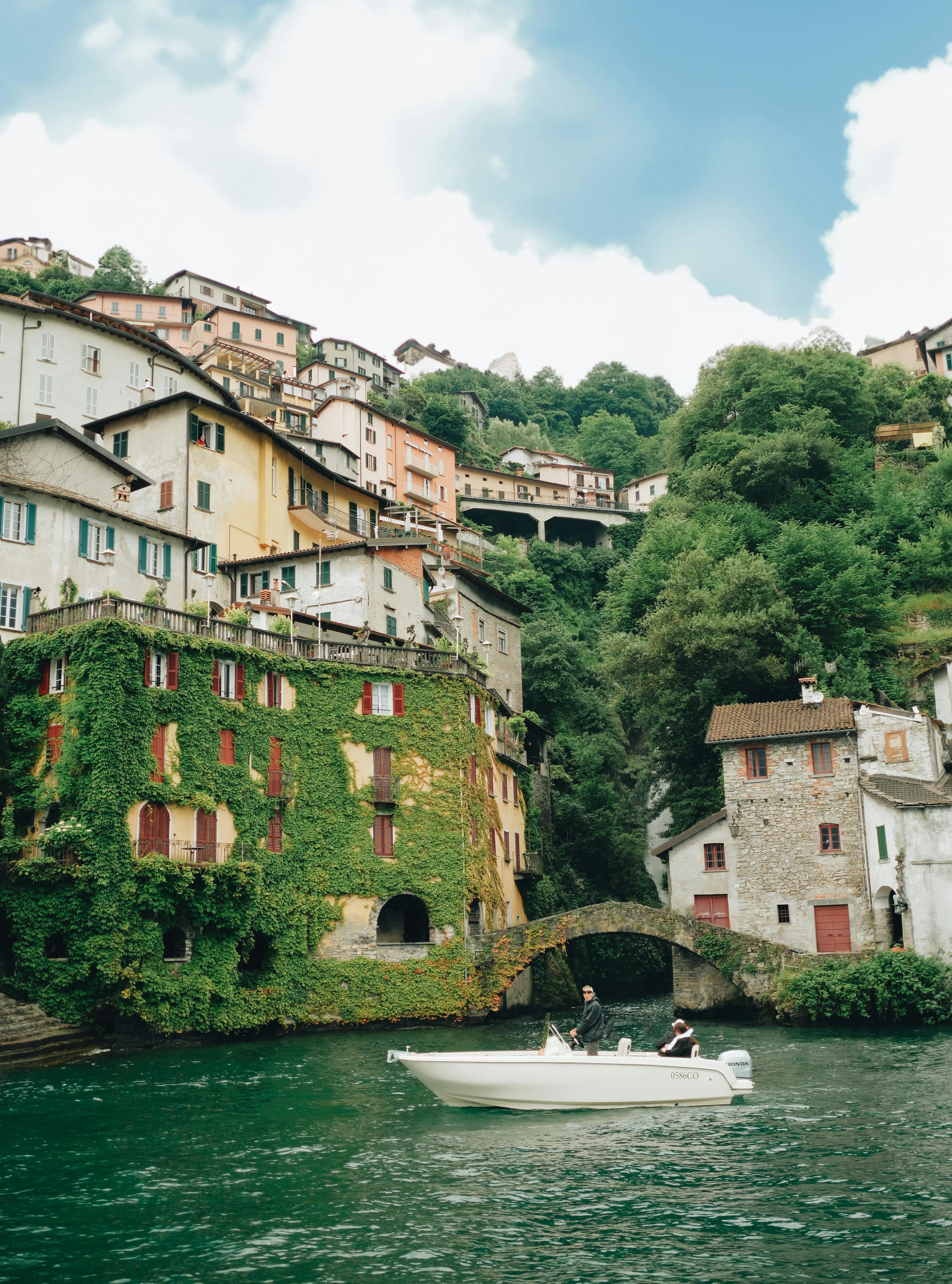 Motorboat in Town on Lake Como in Italy · Free