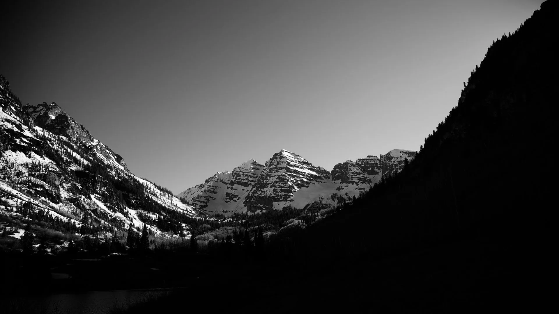 Desktop wallpaper: Black & White, Photography, Mountain, Snow 4K free download for PC. 538121