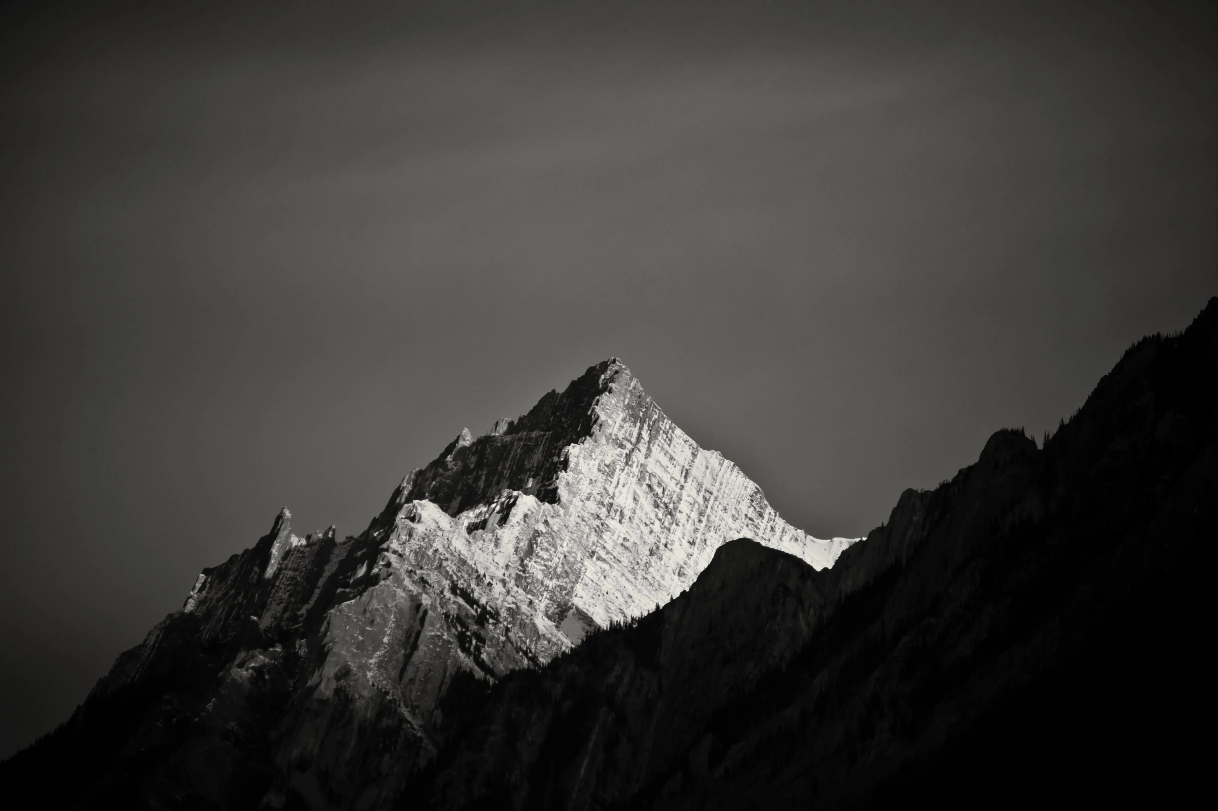 Mountain in grayscale photo, mountain top, monochrome HD wallpaper