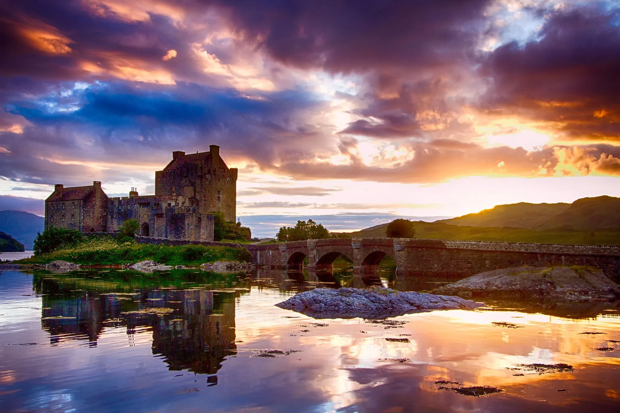 Desktop wallpaper: Eilean Donan Castle, Scotland, Castles, Man Made 4K free download for PC. 356145