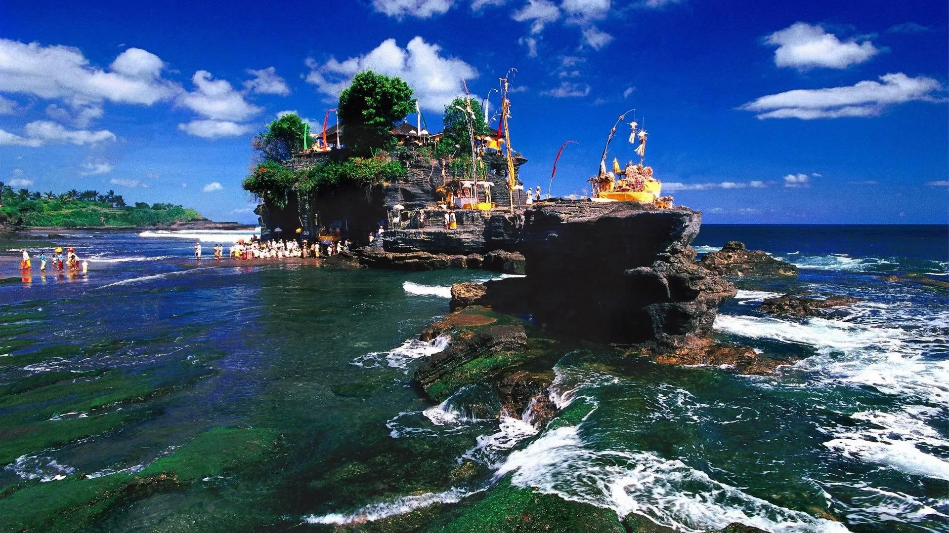 Rocks on the shore of Bali Desktop wallpaper 1920x1080