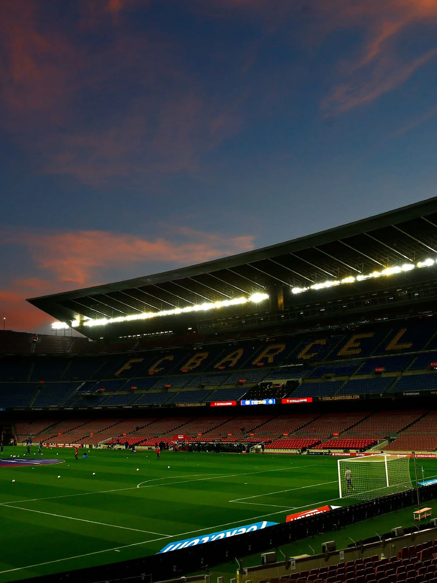 Descargar fondos de Estadio Camp Nou Al Atardecer Campo De Fútbol