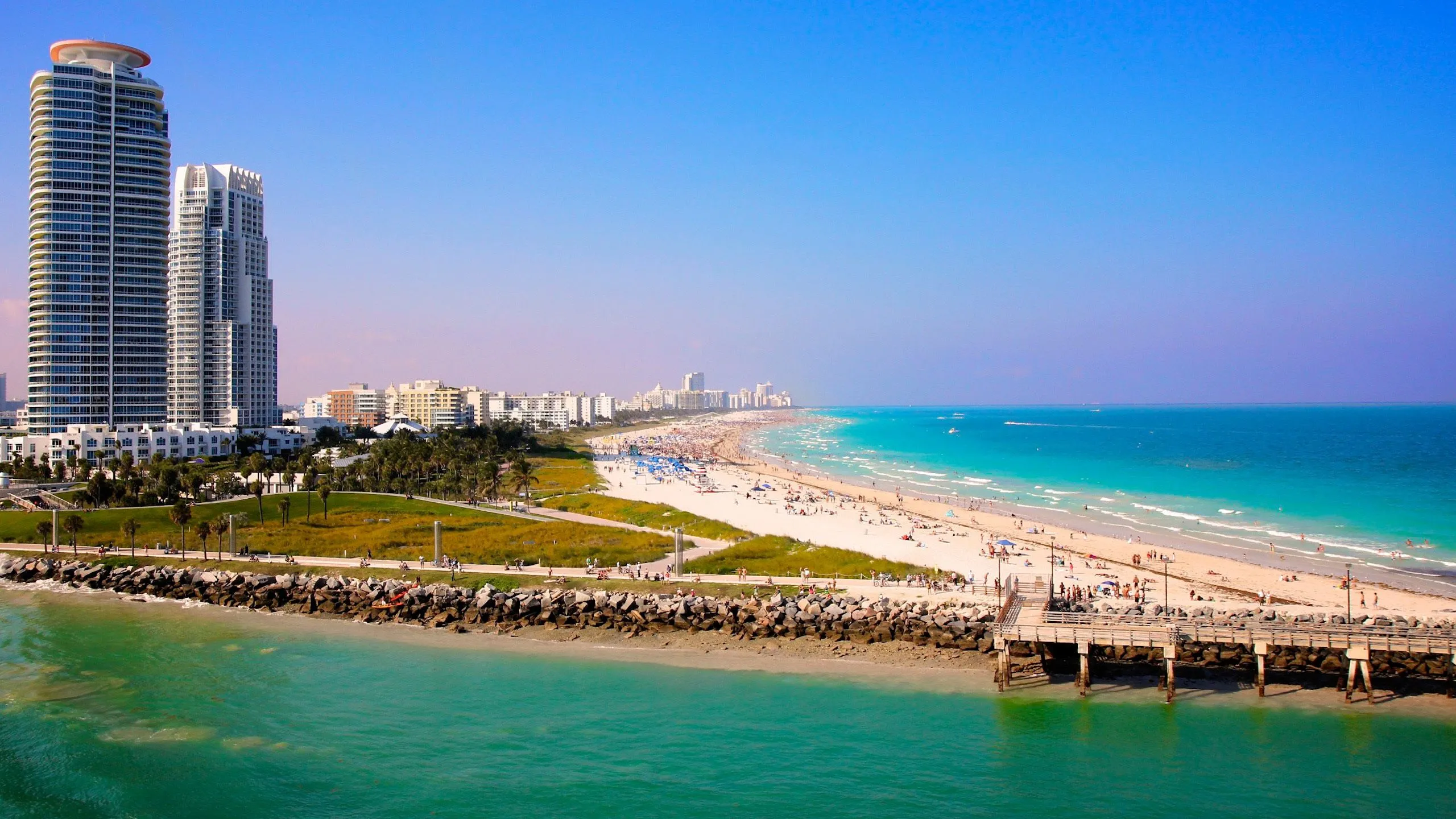 The sea in the resort of Miami Desktop wallpaper 1920x1200