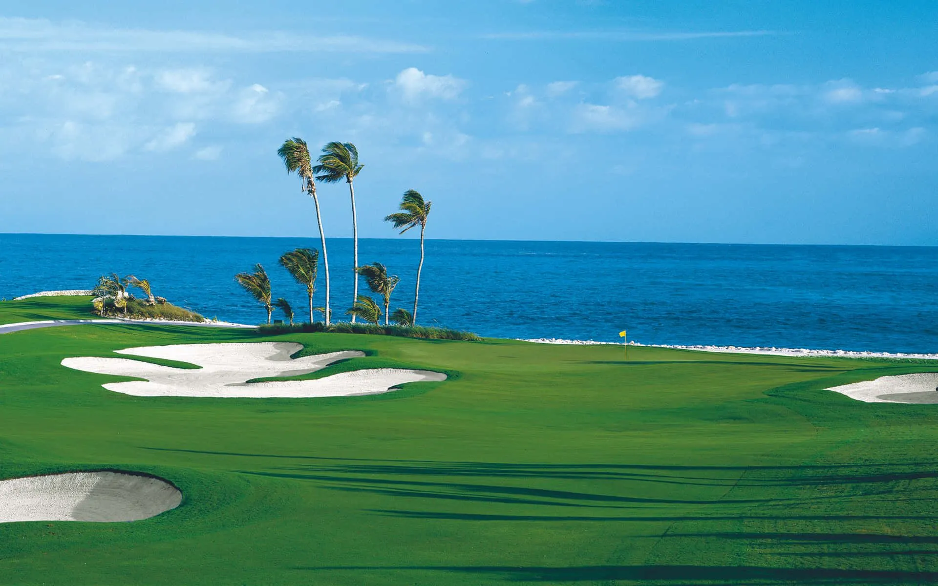 Download Enjoy a Majestic Day of Golf at a Florida Golf Course Wallpaper