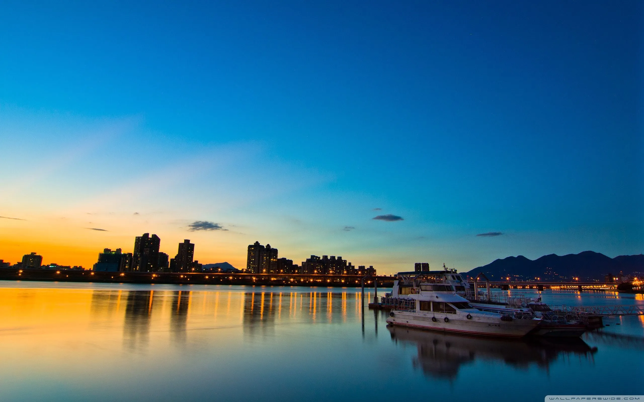 Evening City Lights 4K UHD Wallpaper for UltraHD Desktop and TV, Dual Monitor, Smartphone and Tablet Devices