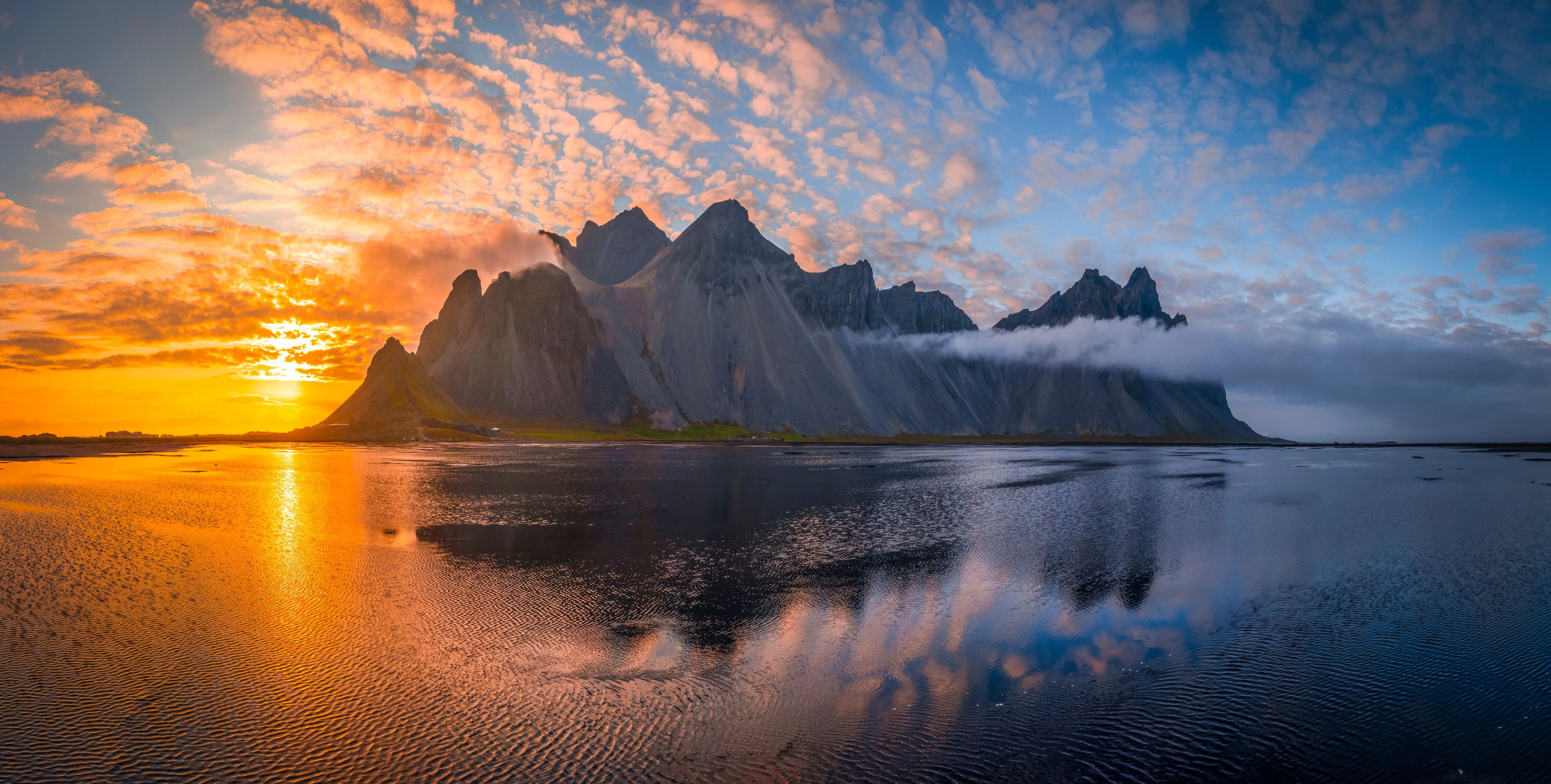 The sun sets behind a mountain into the sea, Iceland Desktop wallpaper 600x382
