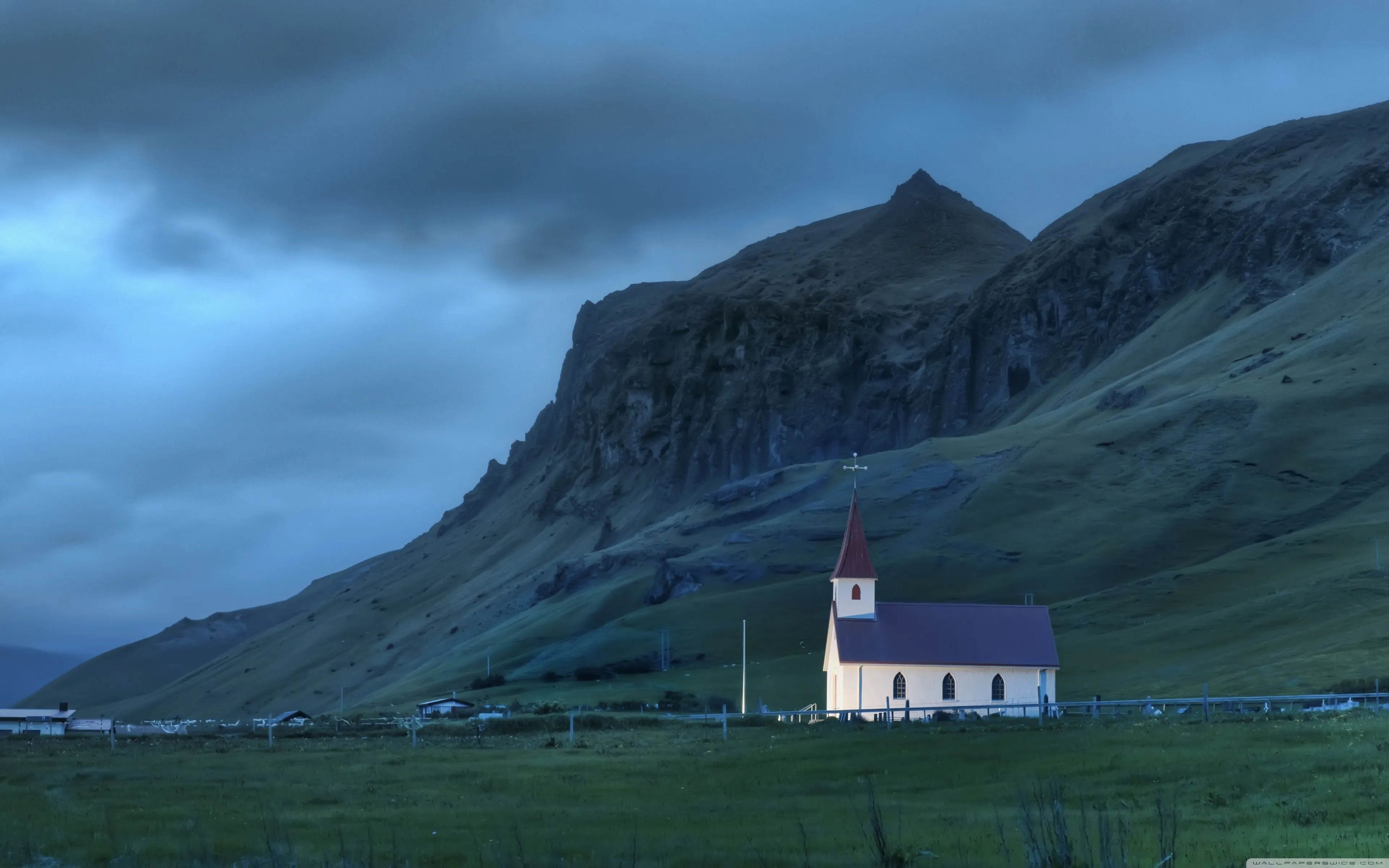 Night In Iceland 4K UHD Wallpaper for UltraHD Desktop and TV, Dual Monitor, Smartphone and Tablet Devices
