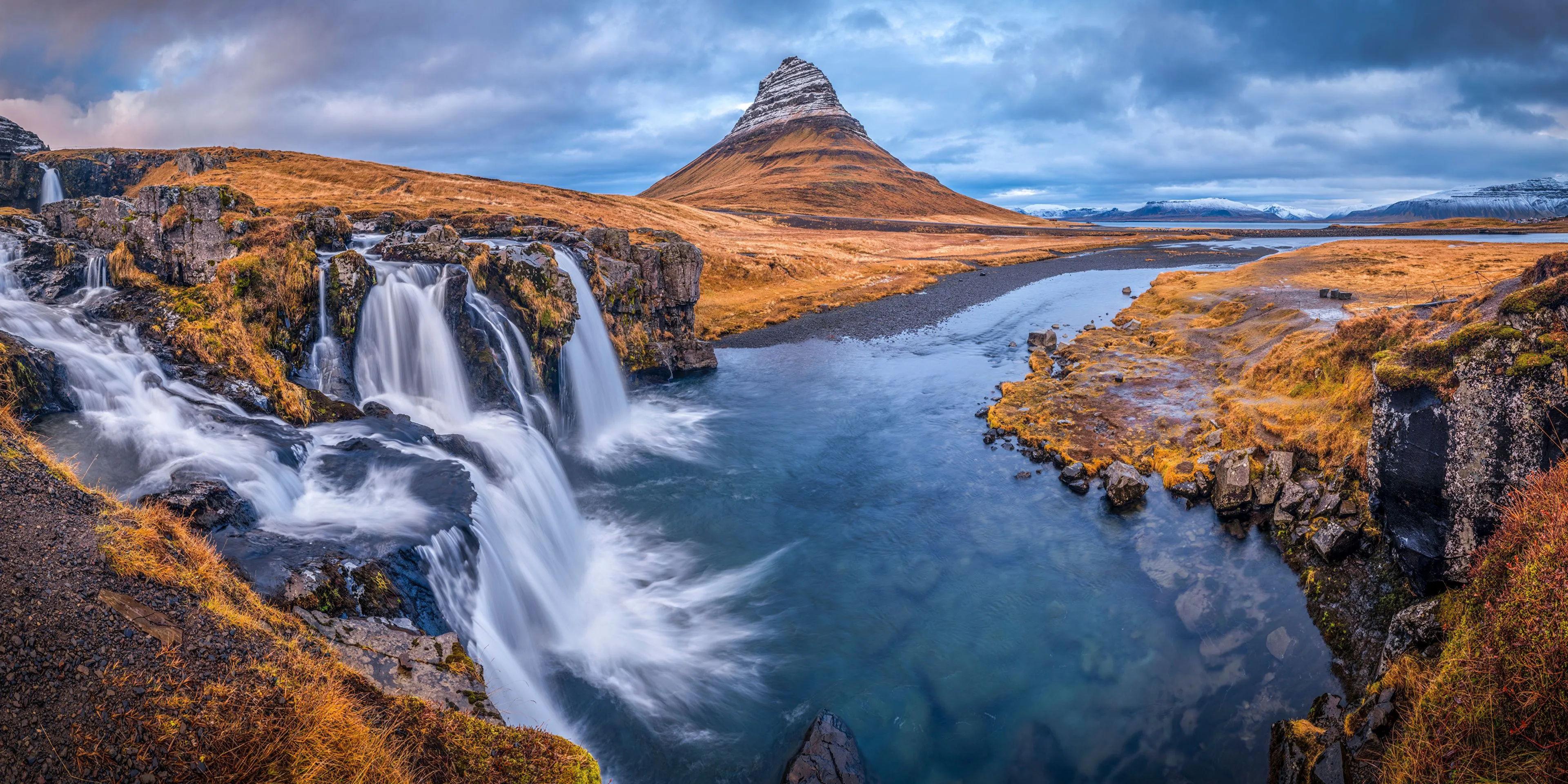 View of the river, waterfall and Kirkjufell mountain under the cloudy sky of Iceland Desktop wallpaper 1152x864