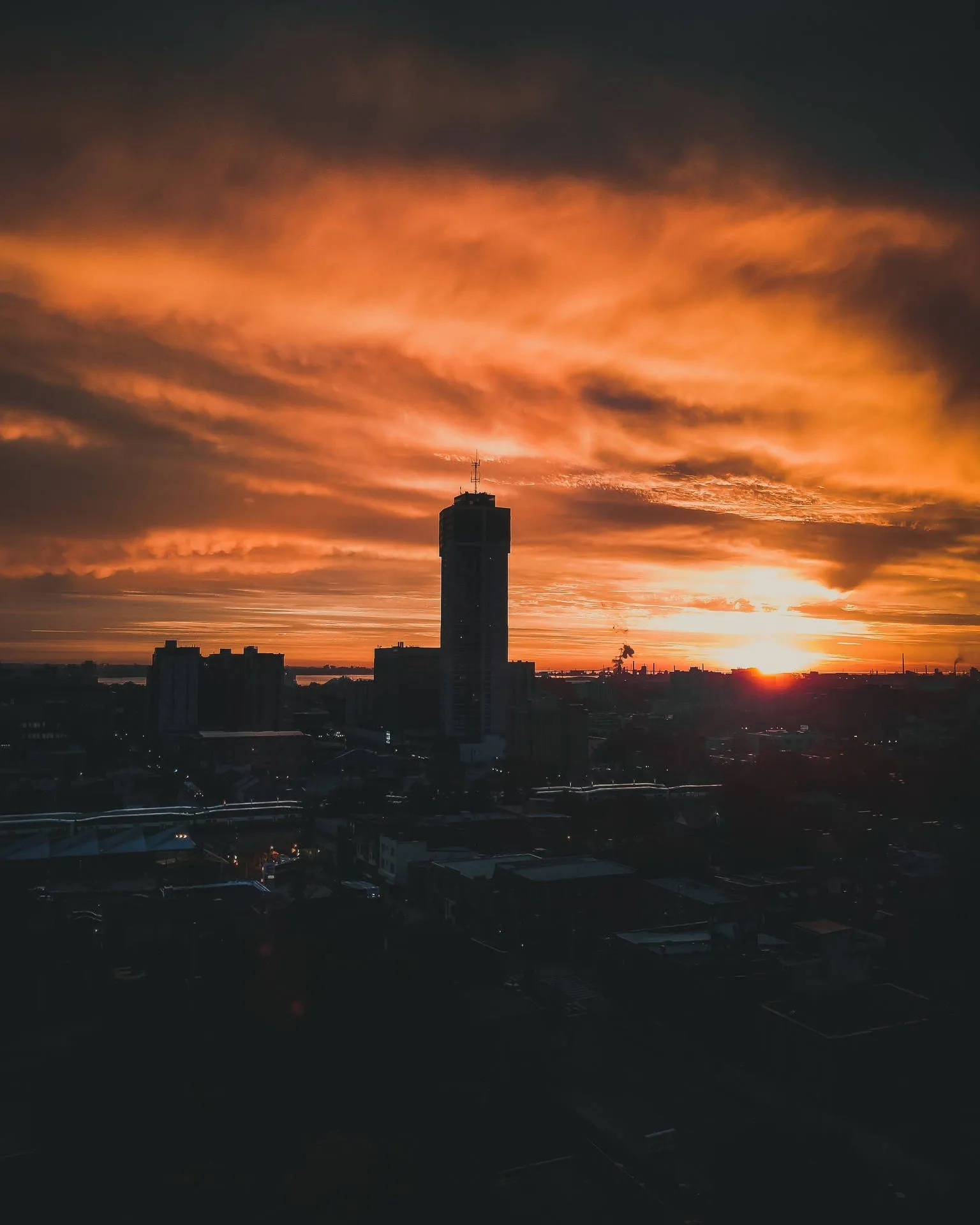 Download Spectacular sunset in Hamilton, Canada. Wallpaper