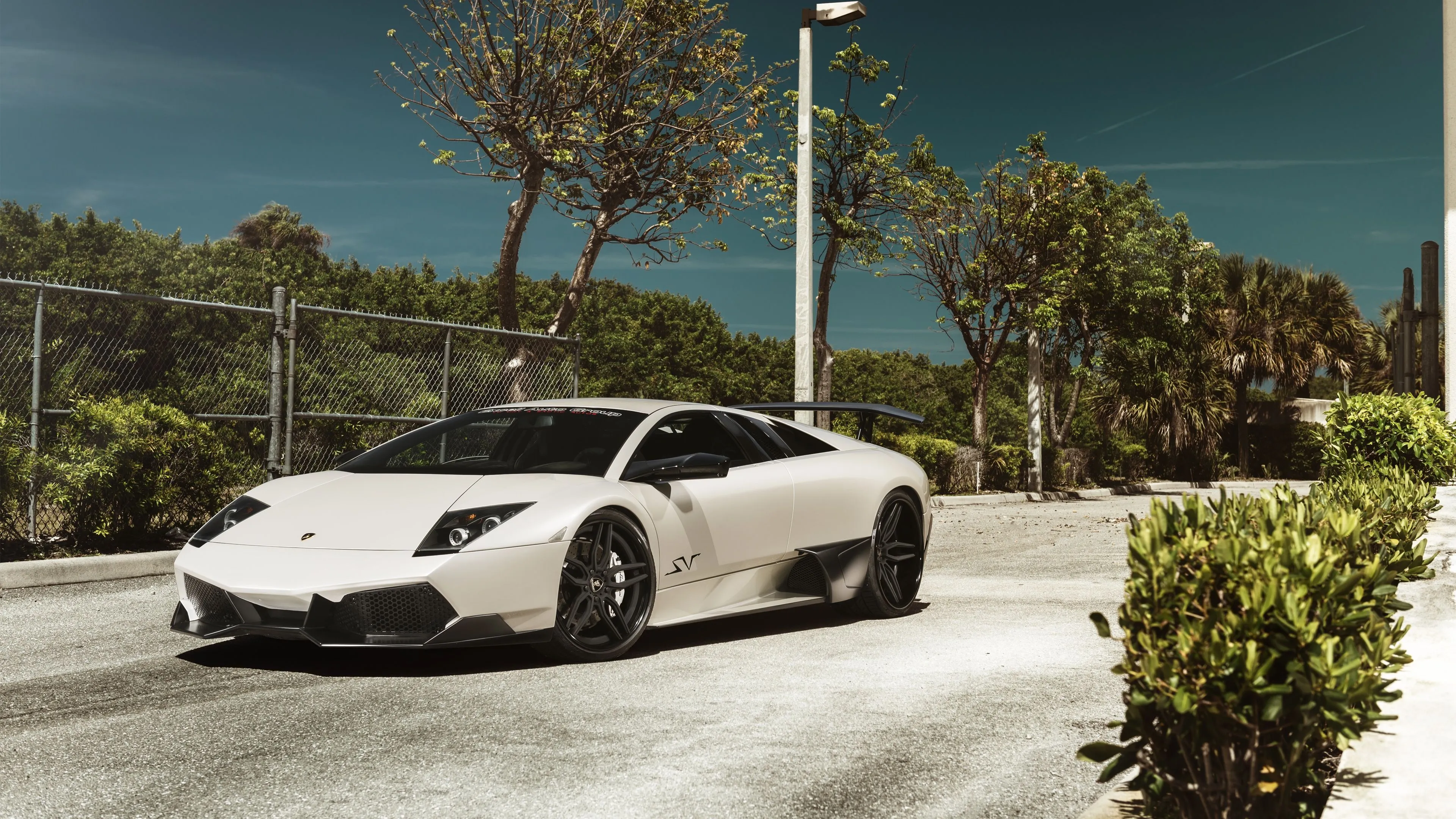 Lamborghini Murciélago Supercar in White 4K Ultra HD Wallpaperx2160