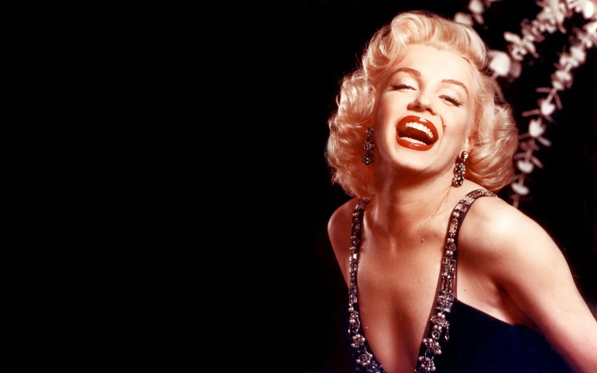 Marilyn Monroe HD Wallpaper: Iconic Elegancex1200