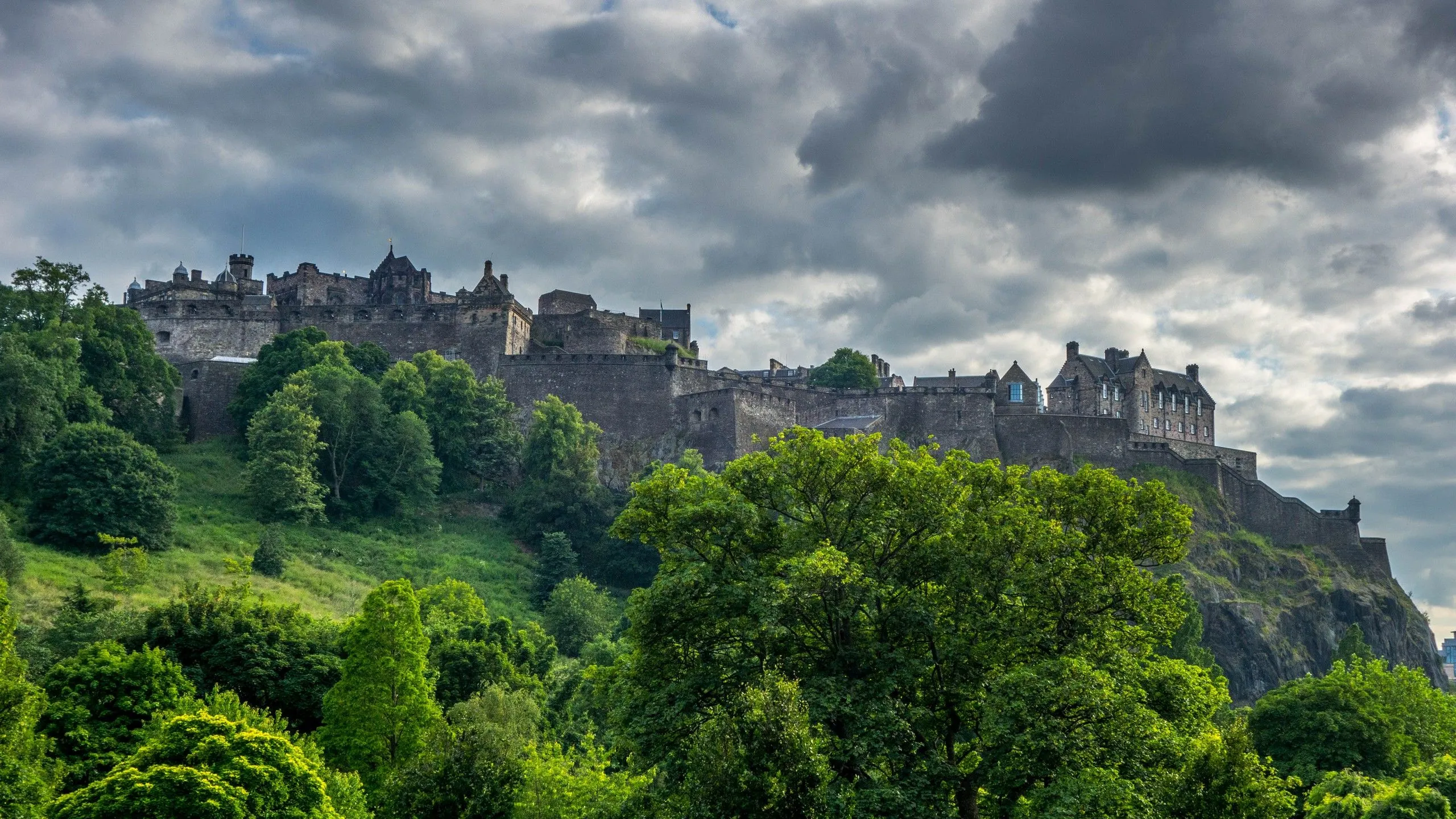 Desktop wallpaper: Edinburgh Castle, Man Made, Castles 4K free download for PC. 375699