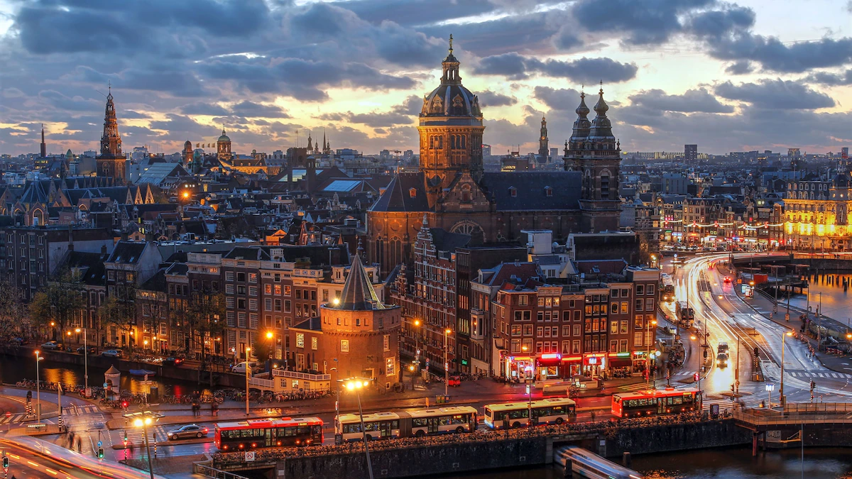 When to Go and Other Fast Facts for Amsterdam