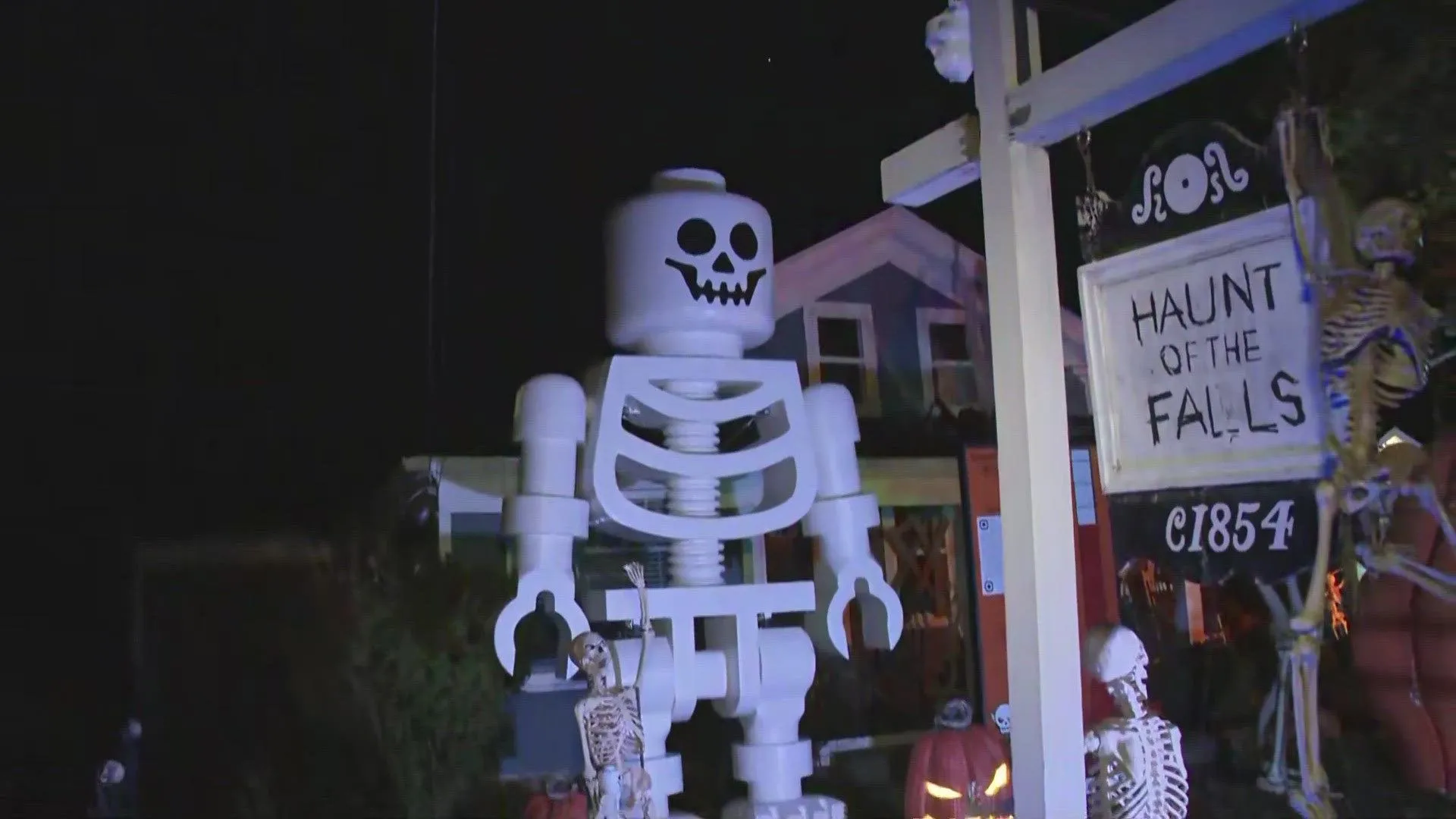 Giant LEGO skeleton takes over River Road home in Olmsted Falls for Halloween 2025