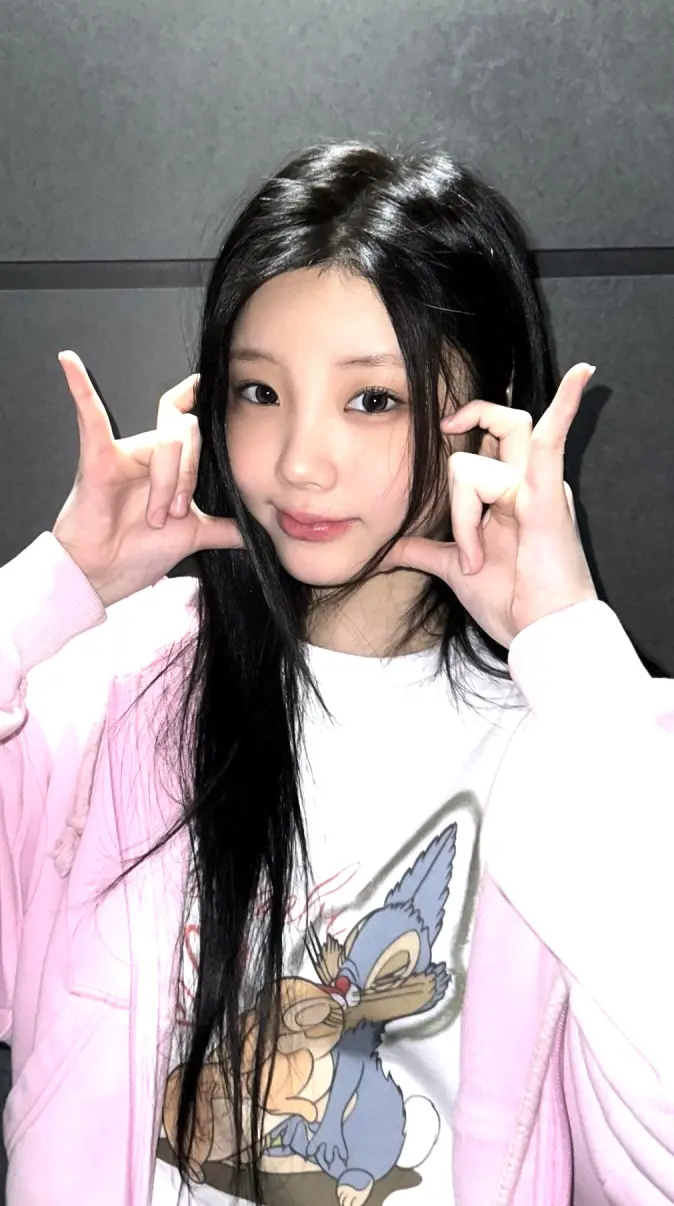 ILLIT Wonhee wallpaper