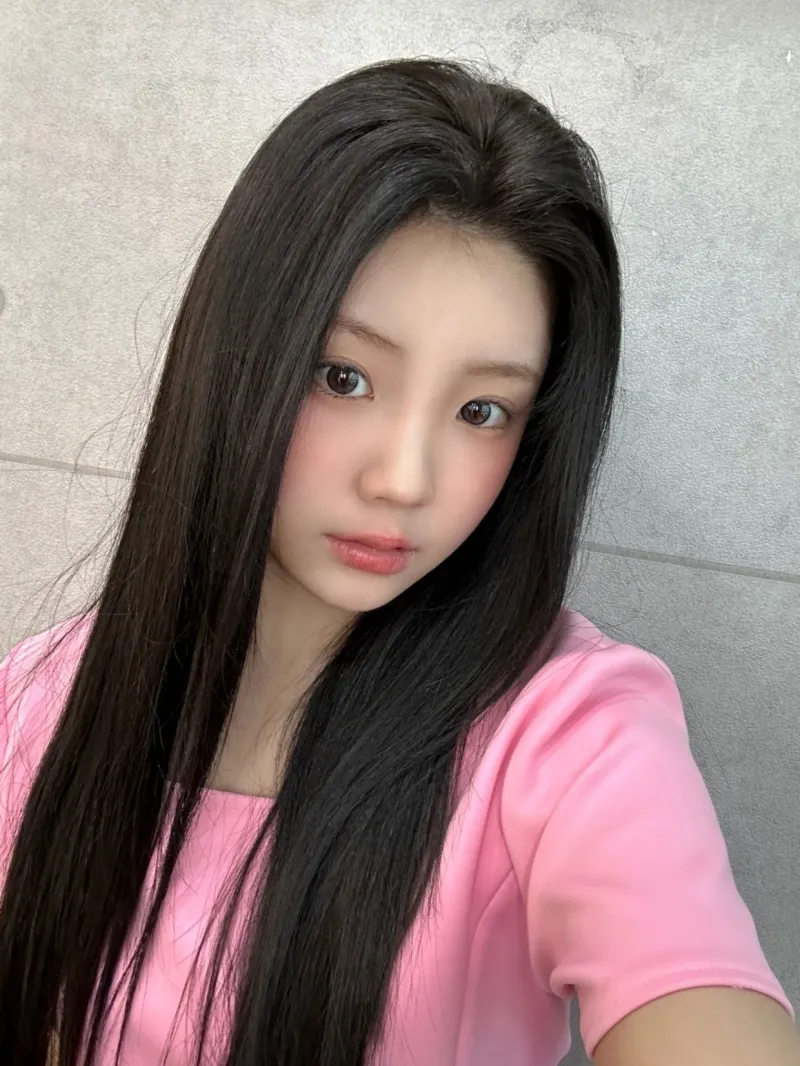 ILLIT: Exclusive Photo, Selfies Of The K Pop Rookies Of The Month