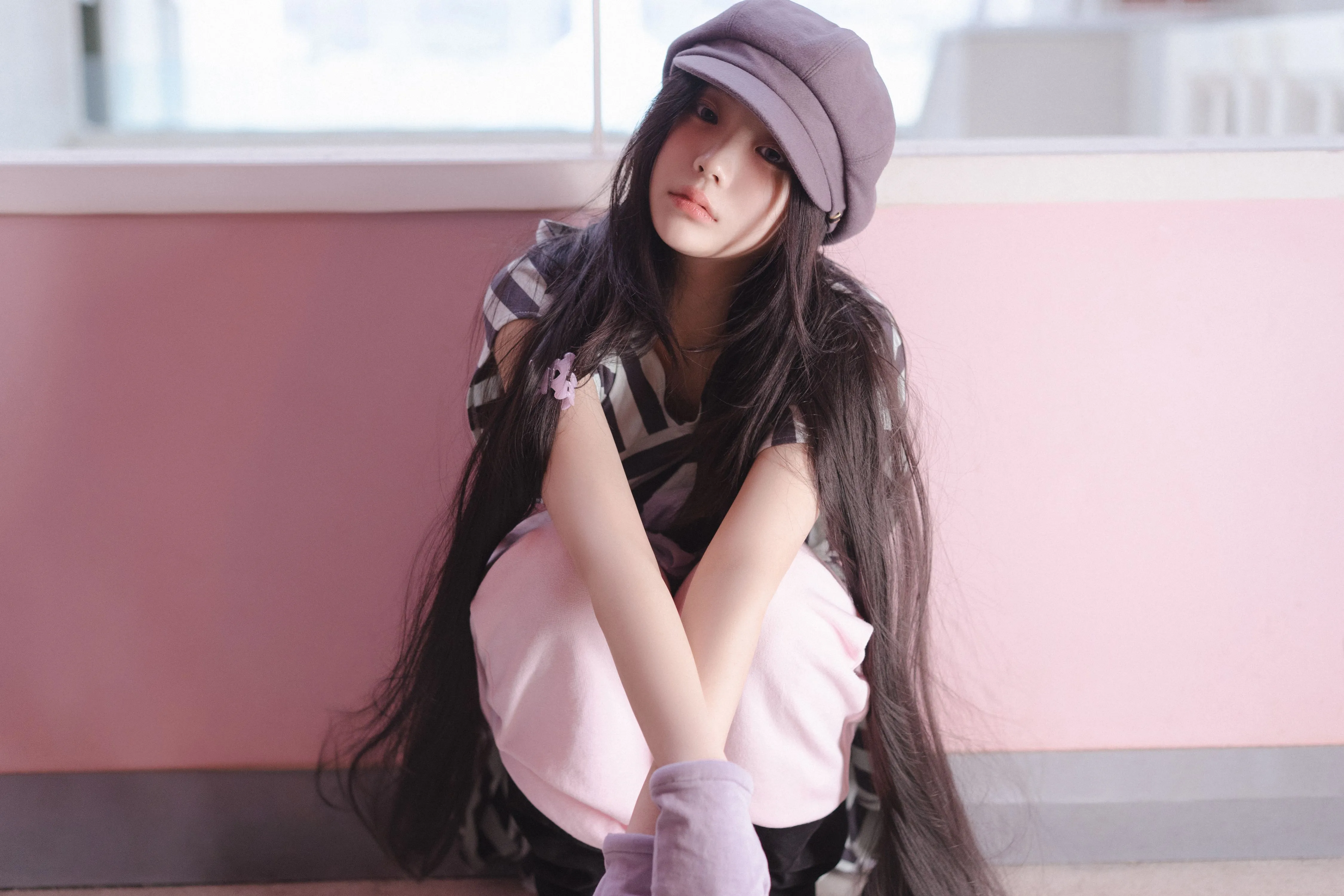 Weverse ILLIT Image - #ILLIT 'bomb' Concept Photo (PINK BOMB Ver.) - #WONHEE #원희