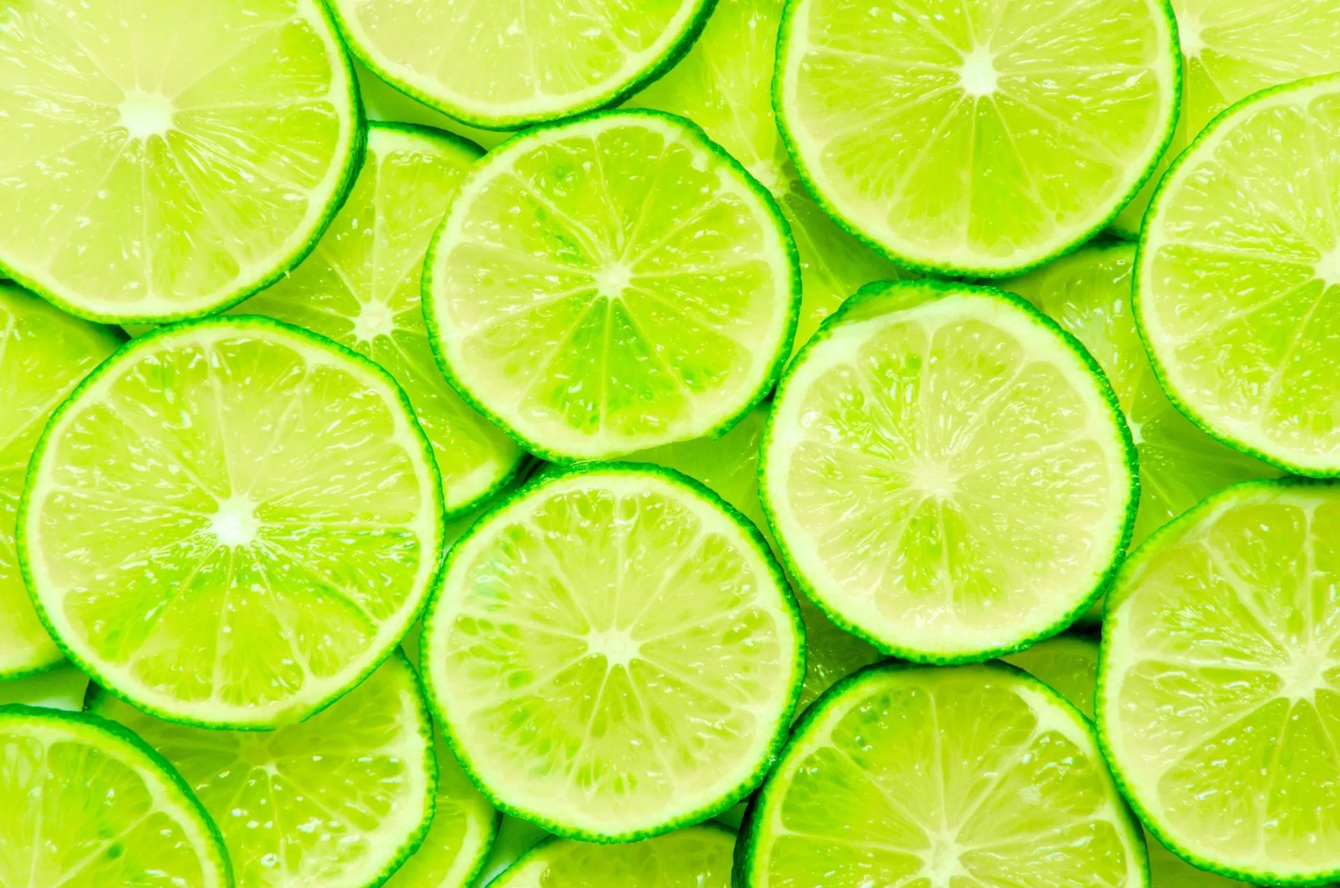 Crisp 4K Lime & Lemon Slices Ultra HD Fruit Delight Wallpaperx3264